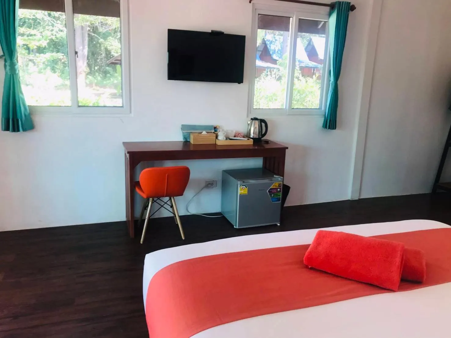 Photo of the whole room, Bed in Koh Jum Delight Beach