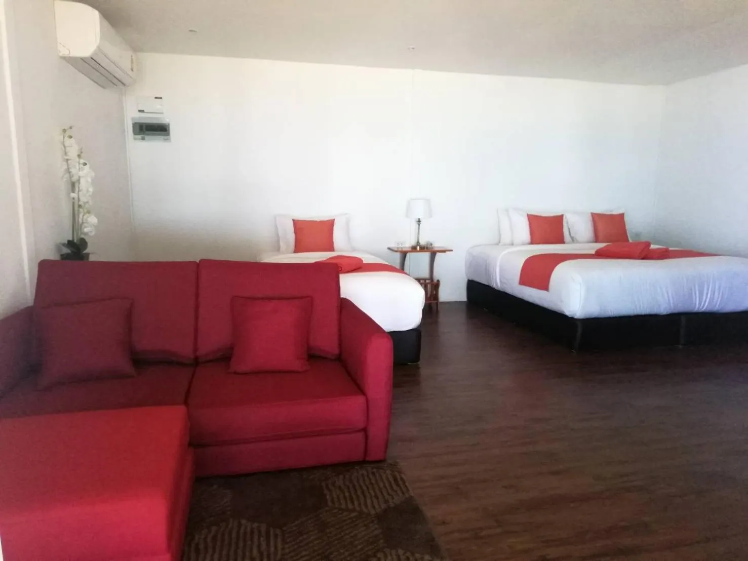 Photo of the whole room, Bed in Koh Jum Delight Beach