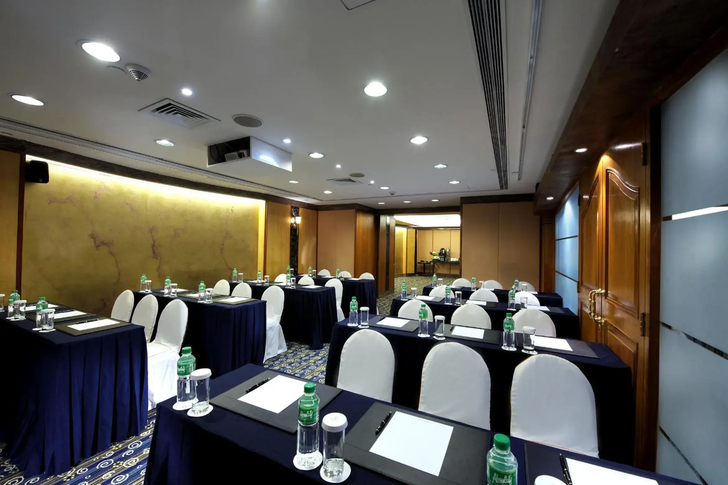 Business facilities in Charterhouse Causeway Bay Business facilities in Charterhouse Causeway Bay