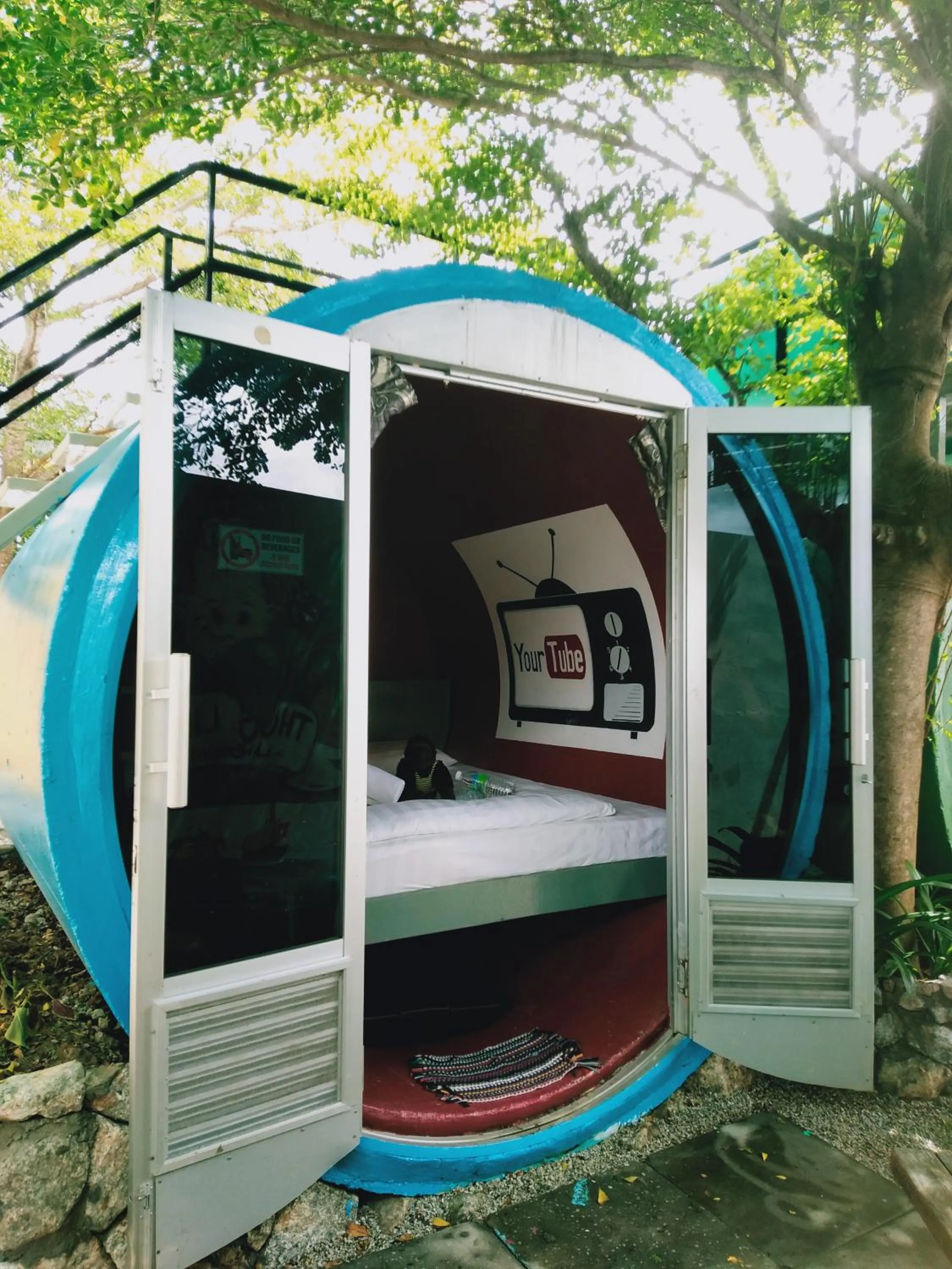 Restaurant/places to eat, Bed in Tubotel