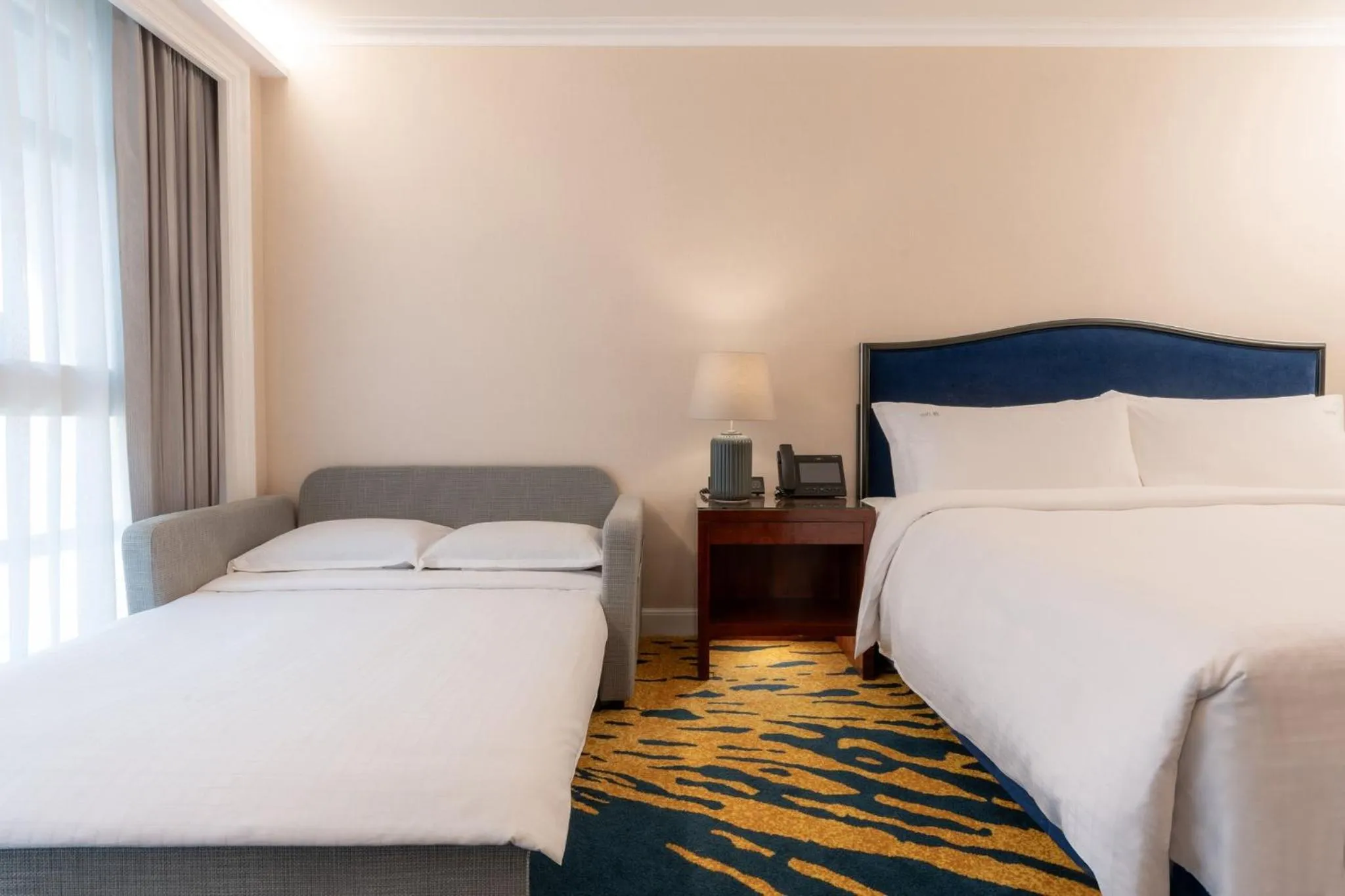 Photo of the whole room, Bed in Holiday Inn Golden Mile by IHG