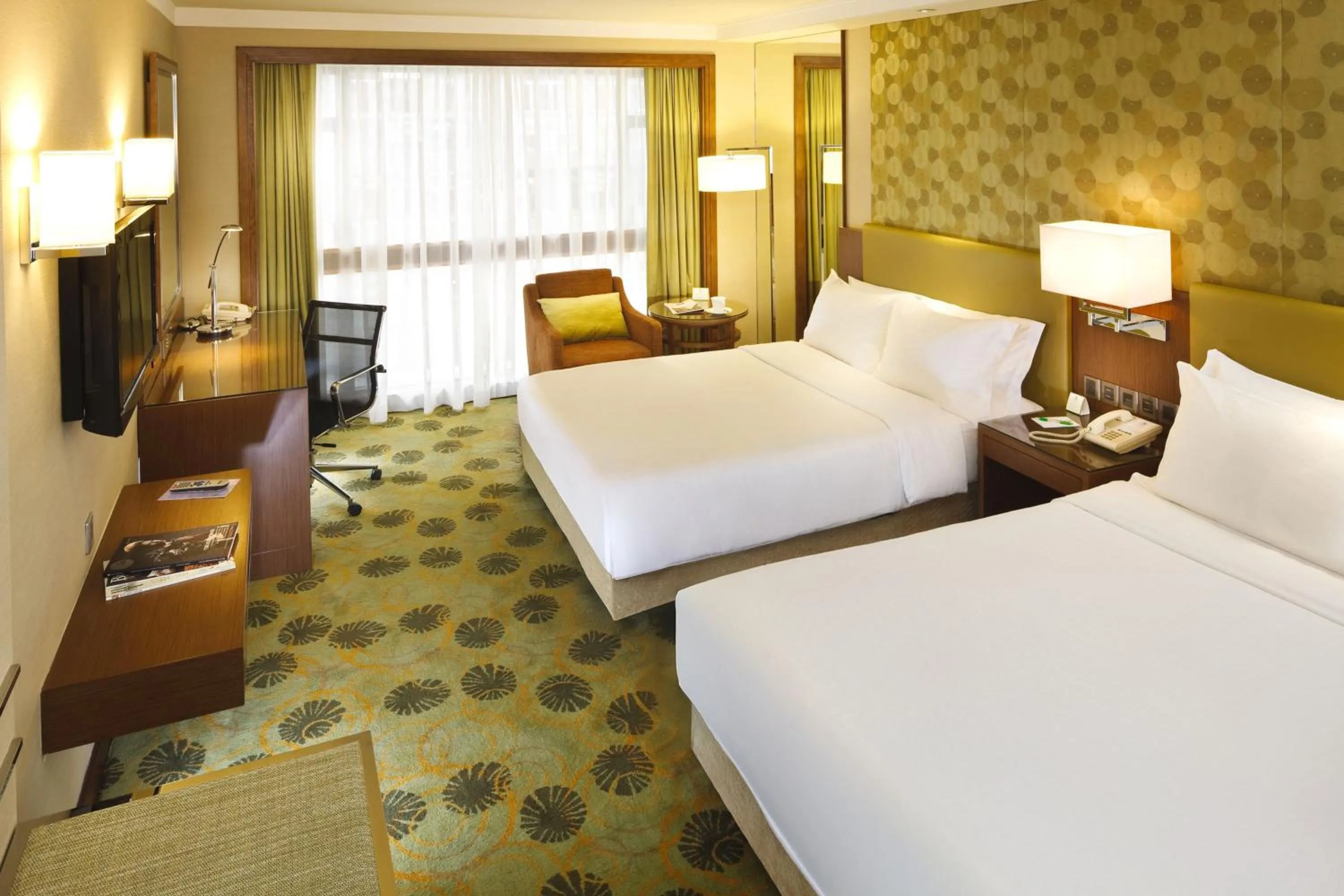 Photo of the whole room, Bed in Holiday Inn Golden Mile by IHG