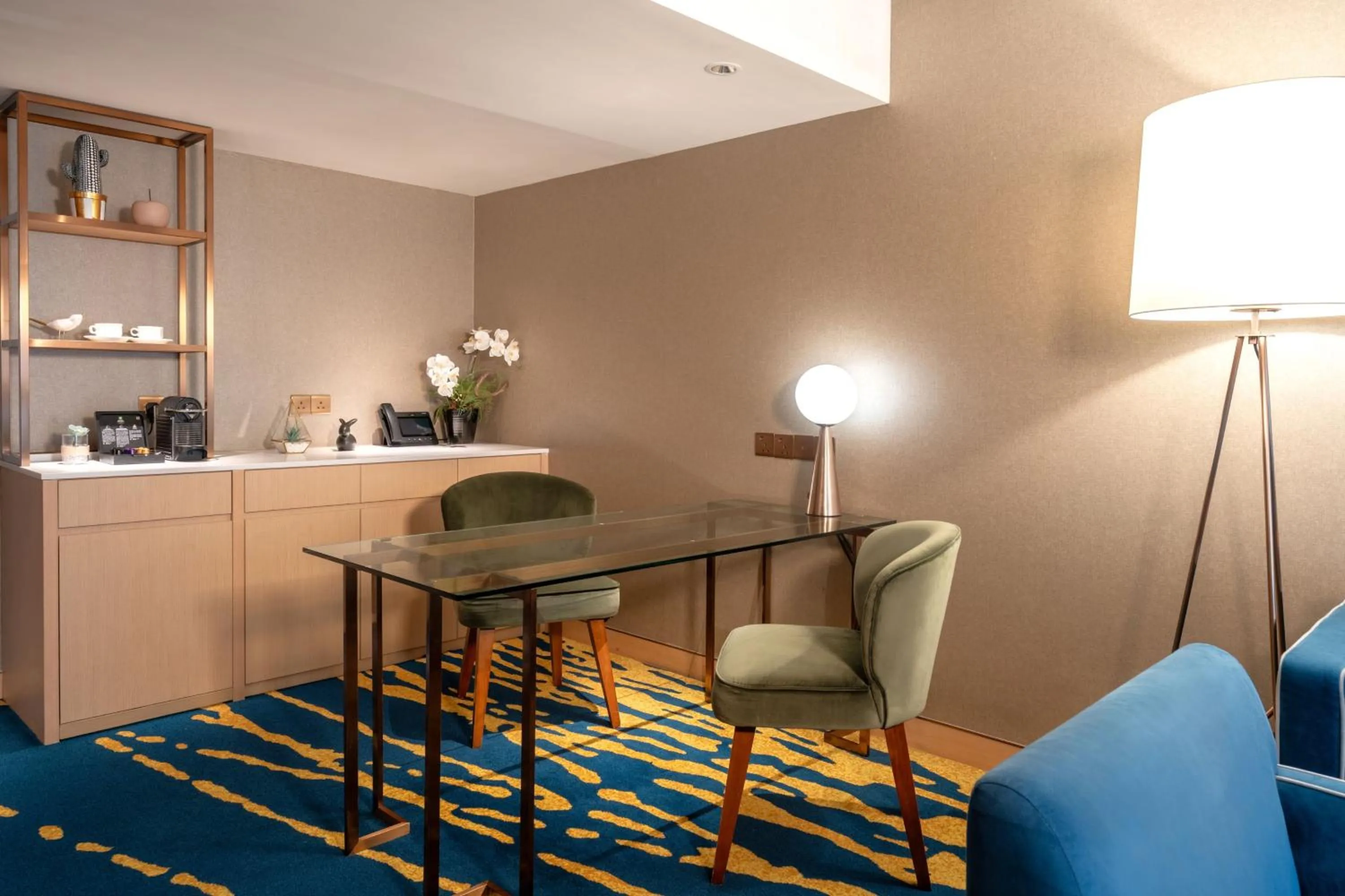 Dining area in Holiday Inn Golden Mile by IHG