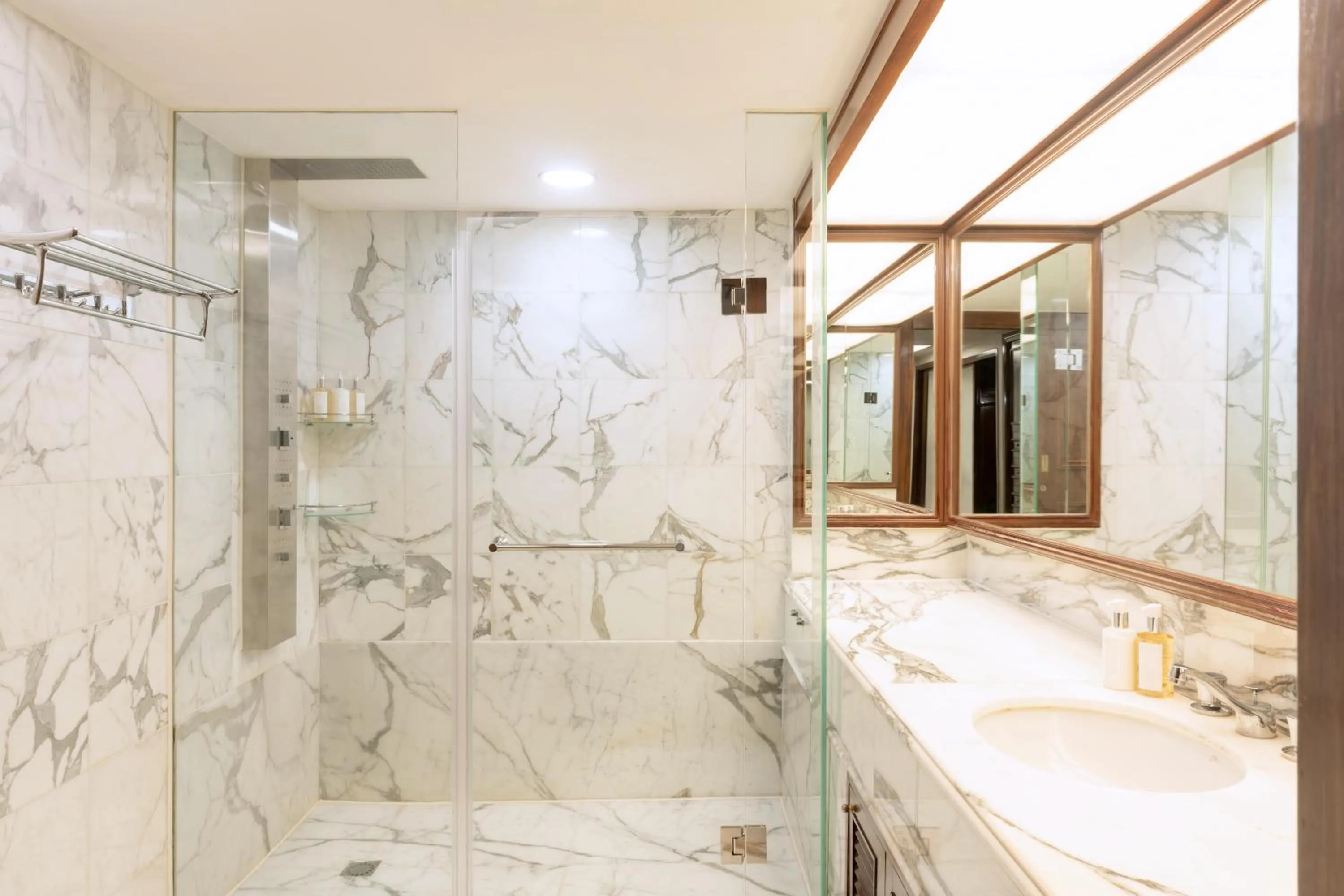 Shower in Holiday Inn Golden Mile by IHG