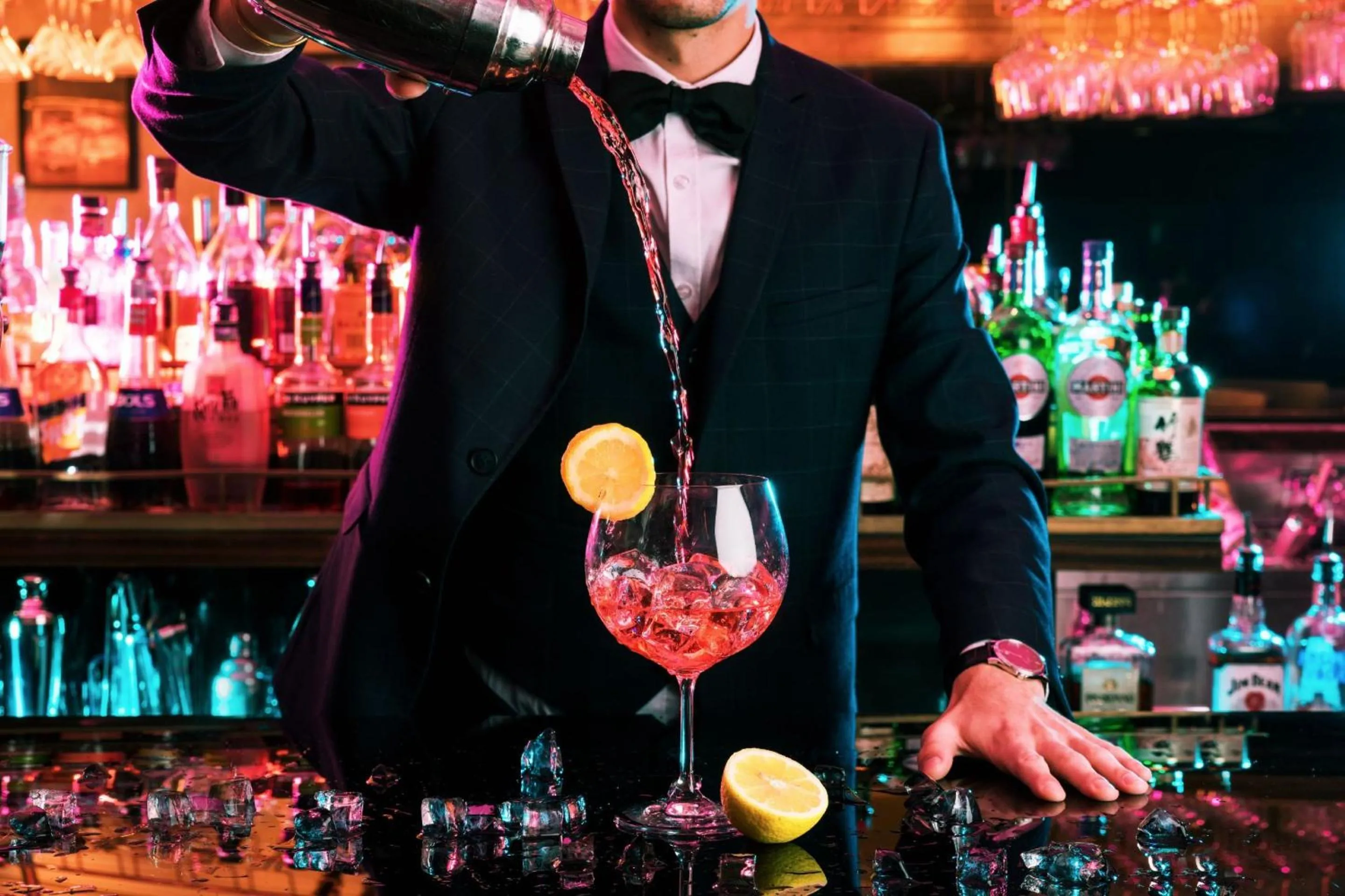 Lounge or bar in Holiday Inn Golden Mile by IHG