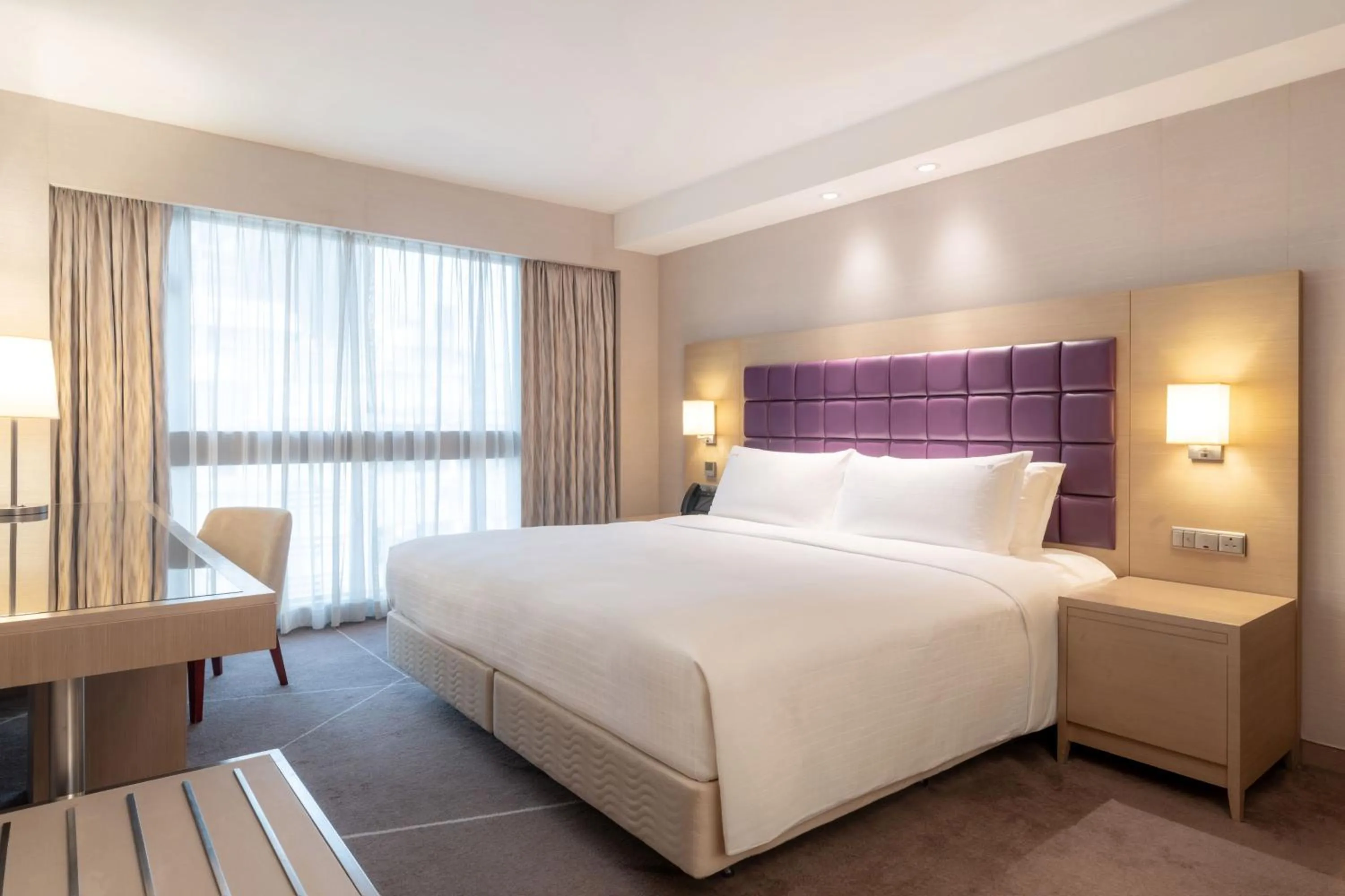 Bed in Holiday Inn Golden Mile by IHG