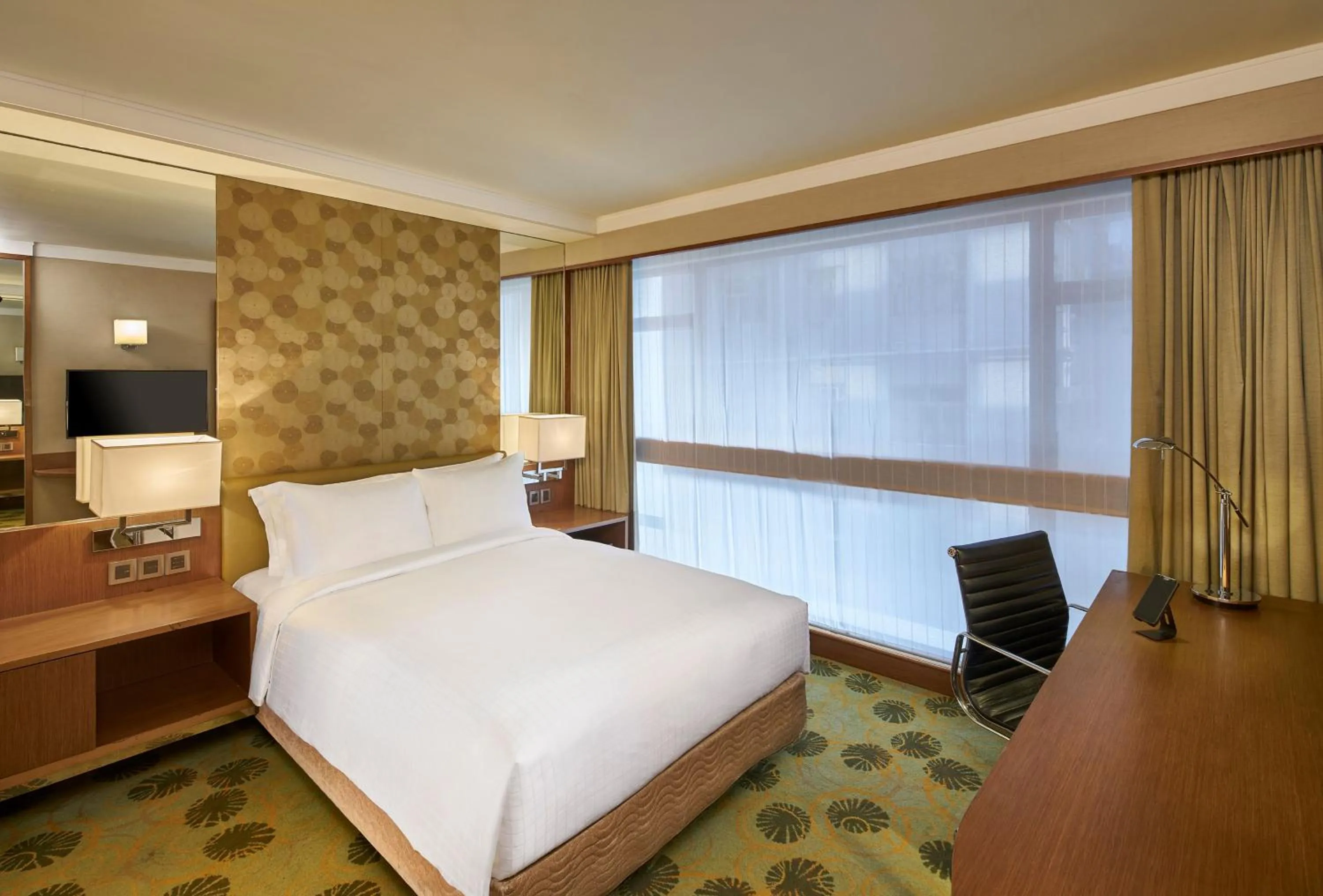 Bed in Holiday Inn Golden Mile by IHG