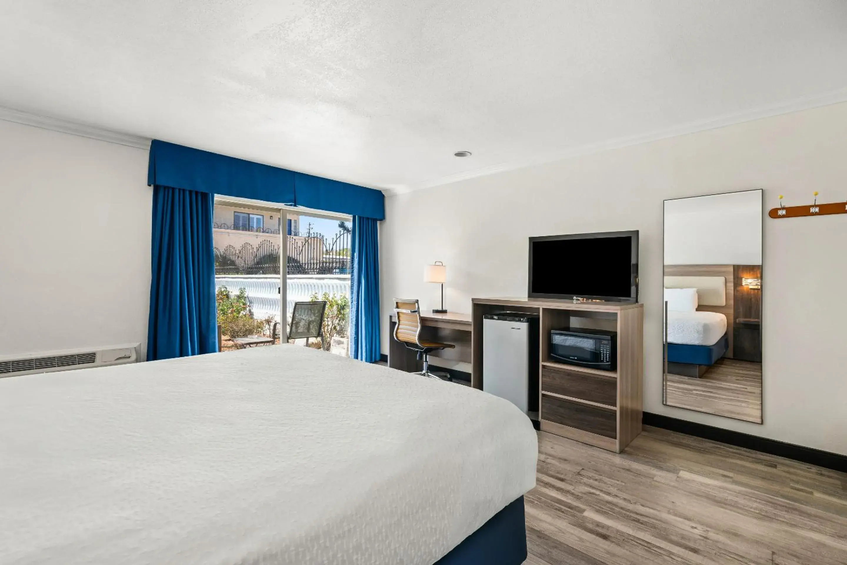 Bed in Americas Best Value Inn and Suites -Yucca Valley Bed in Americas Best Value Inn and Suites -Yucca Valley