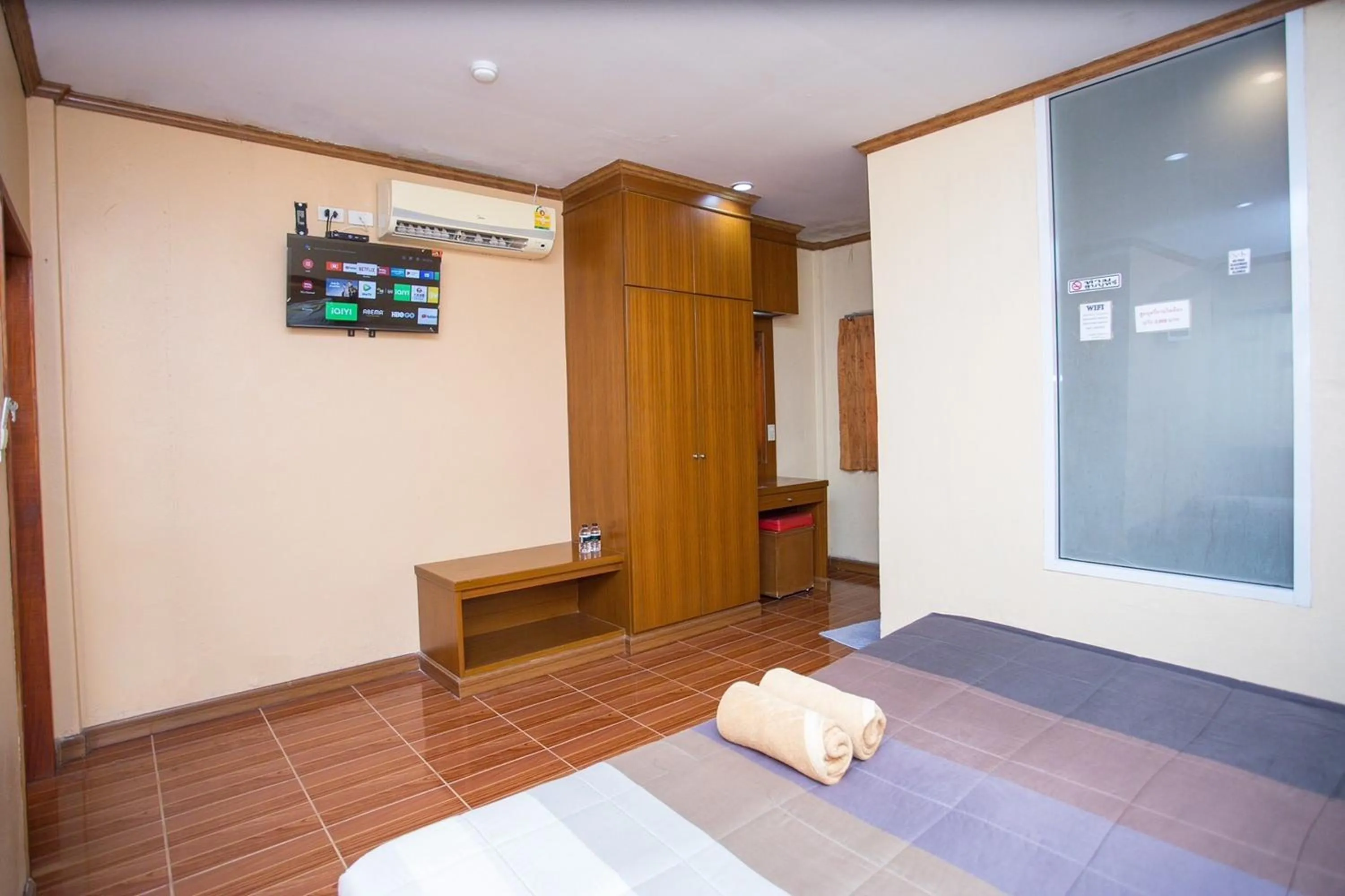 Bedroom, Bed in M.P Resort