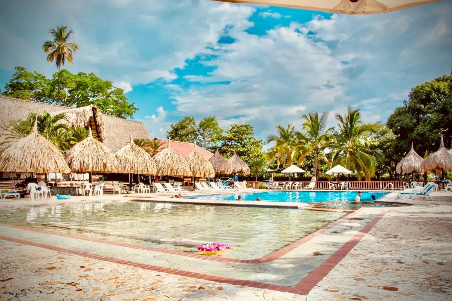 Swimming pool in Hotel Portón del Sol