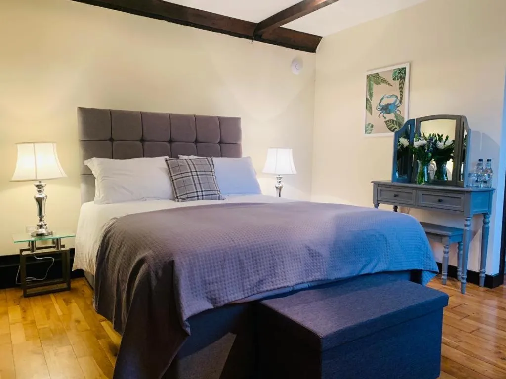 Bed in George & Dragon Country Pub & Hotel Wolverton Townsend