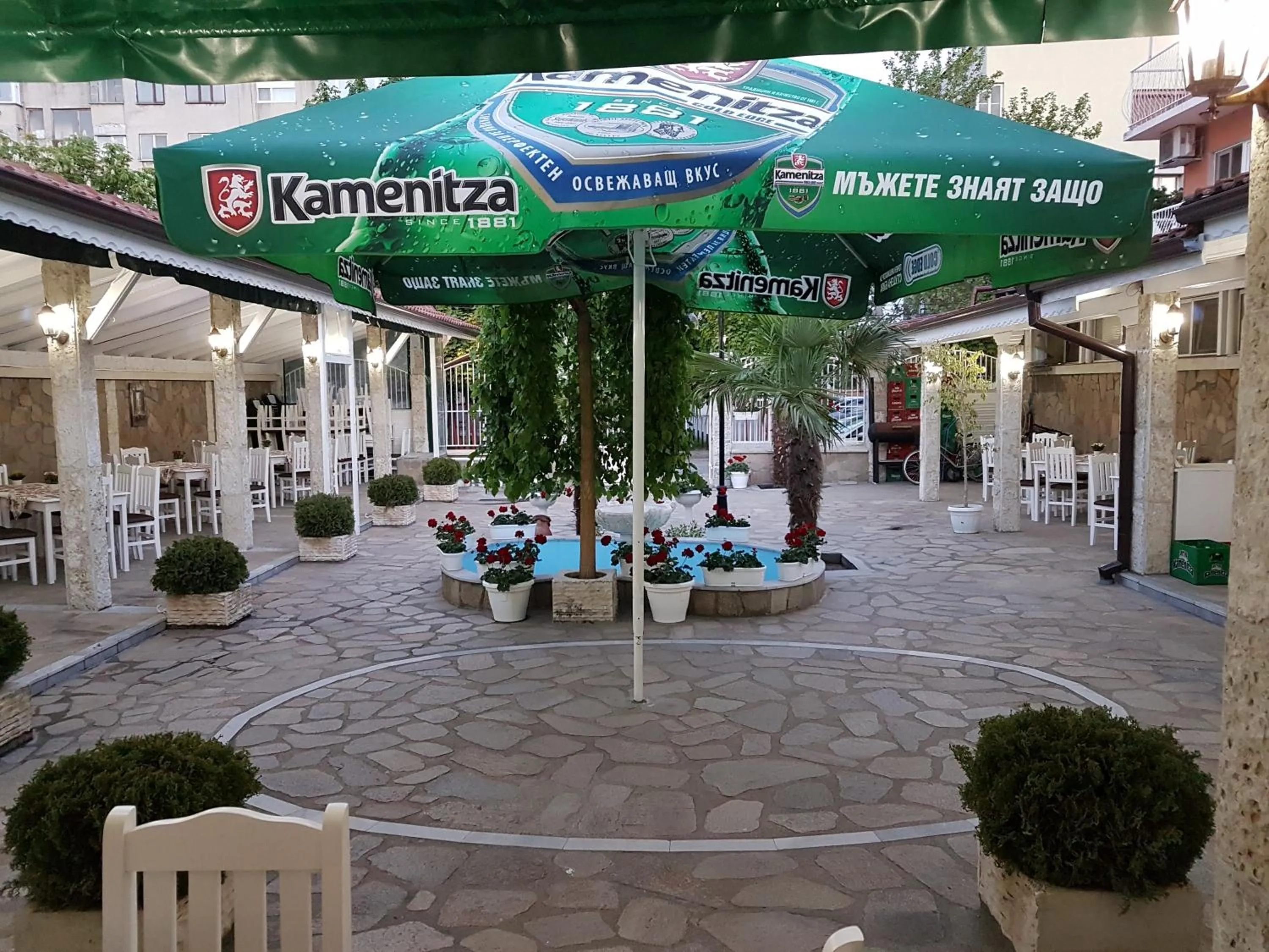 Restaurant/places to eat in Hotel Fantasy