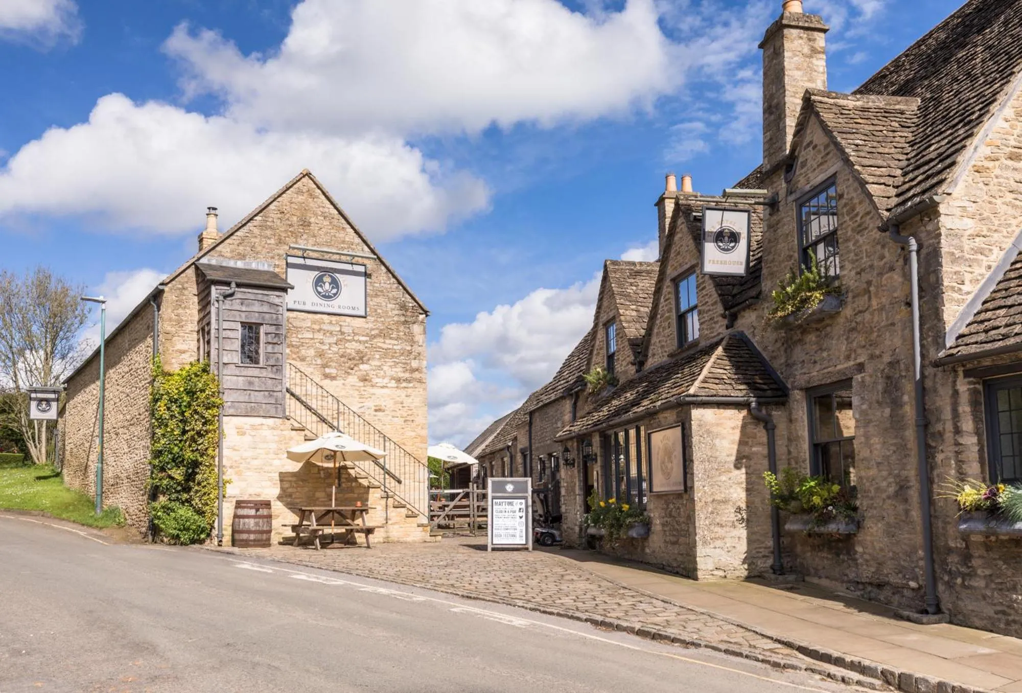 Property building in The Royal Oak Tetbury