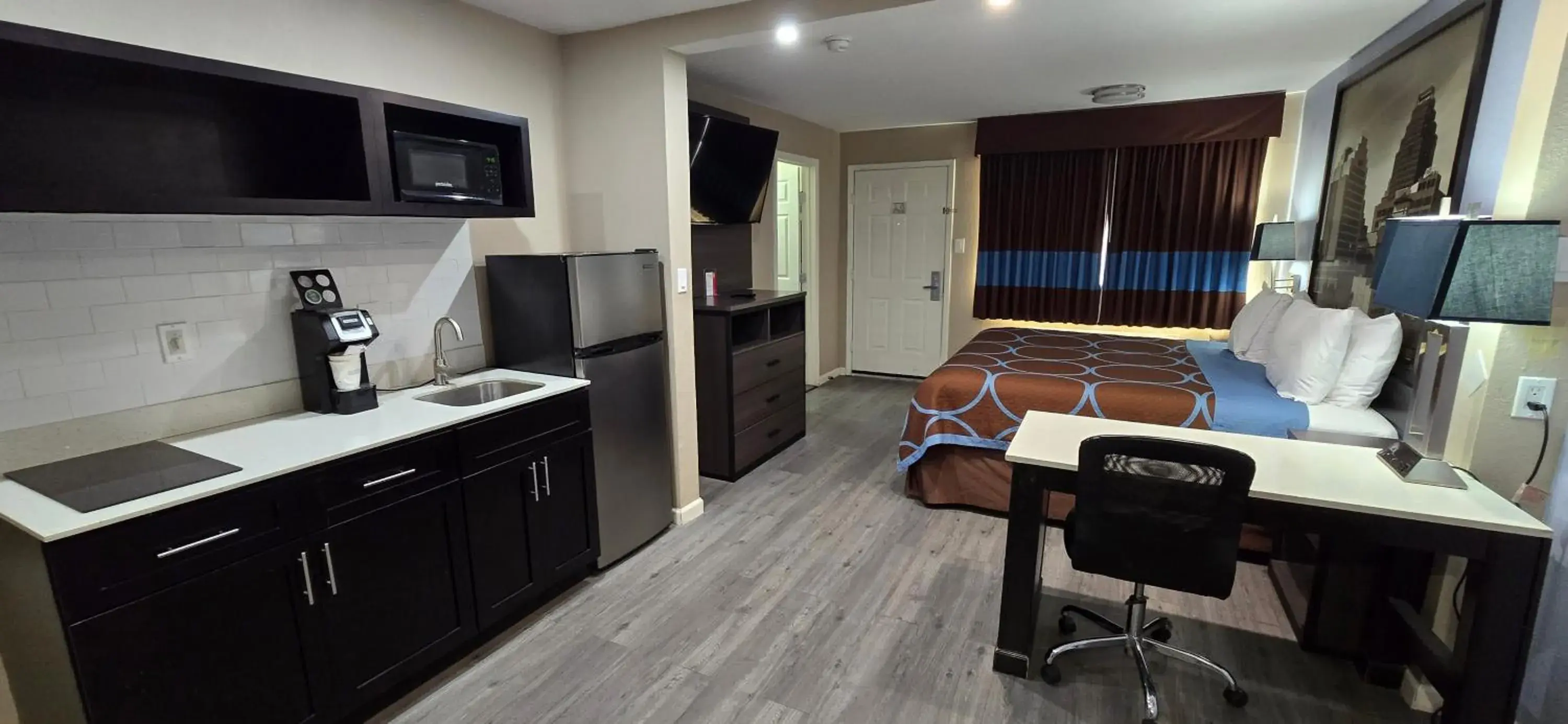 Photo of the whole room in Super 8 by Wyndham Corpus Christi Northwest Photo of the whole room in Super 8 by Wyndham Corpus Christi Northwest