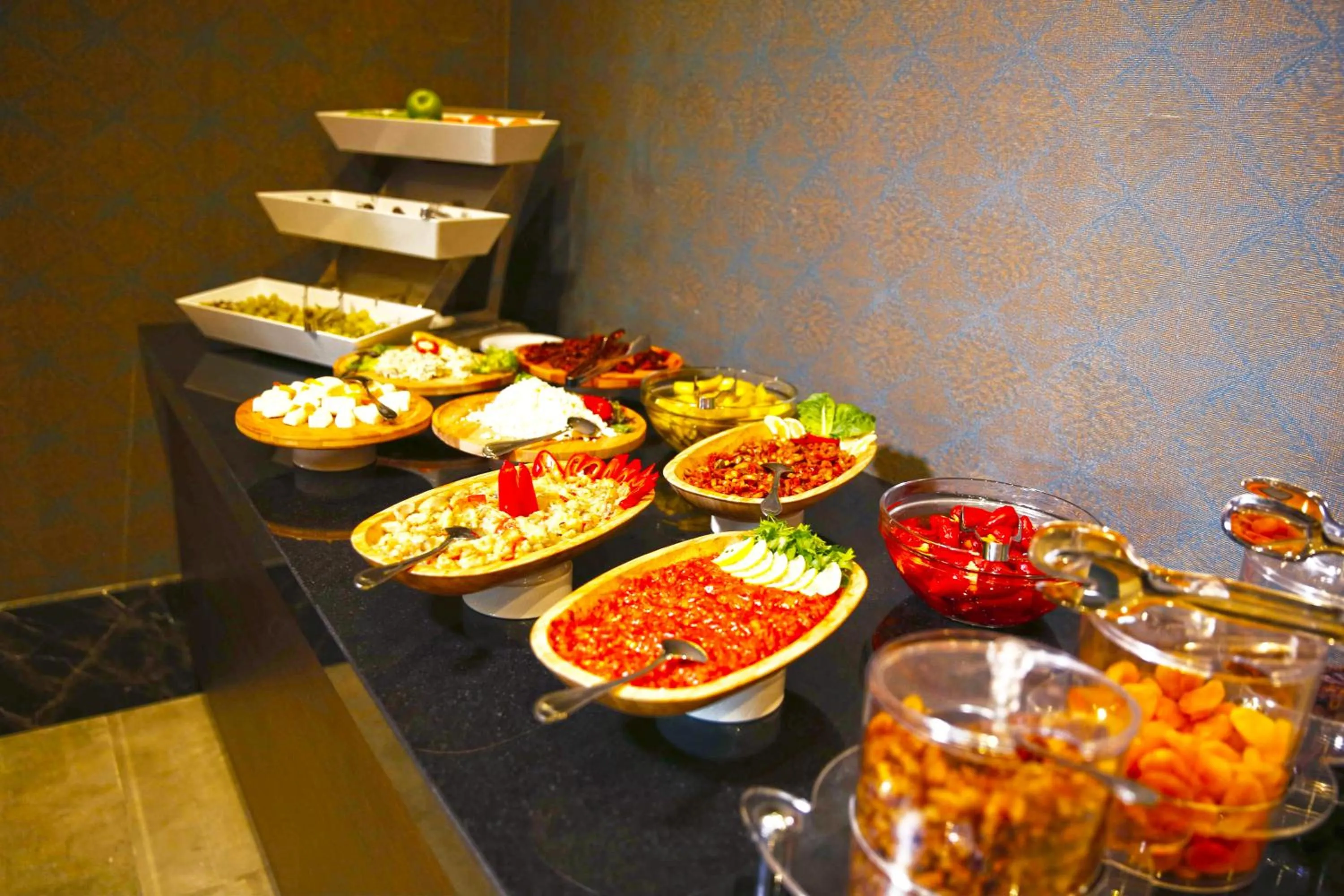 Buffet breakfast in The Green Park Gaziantep