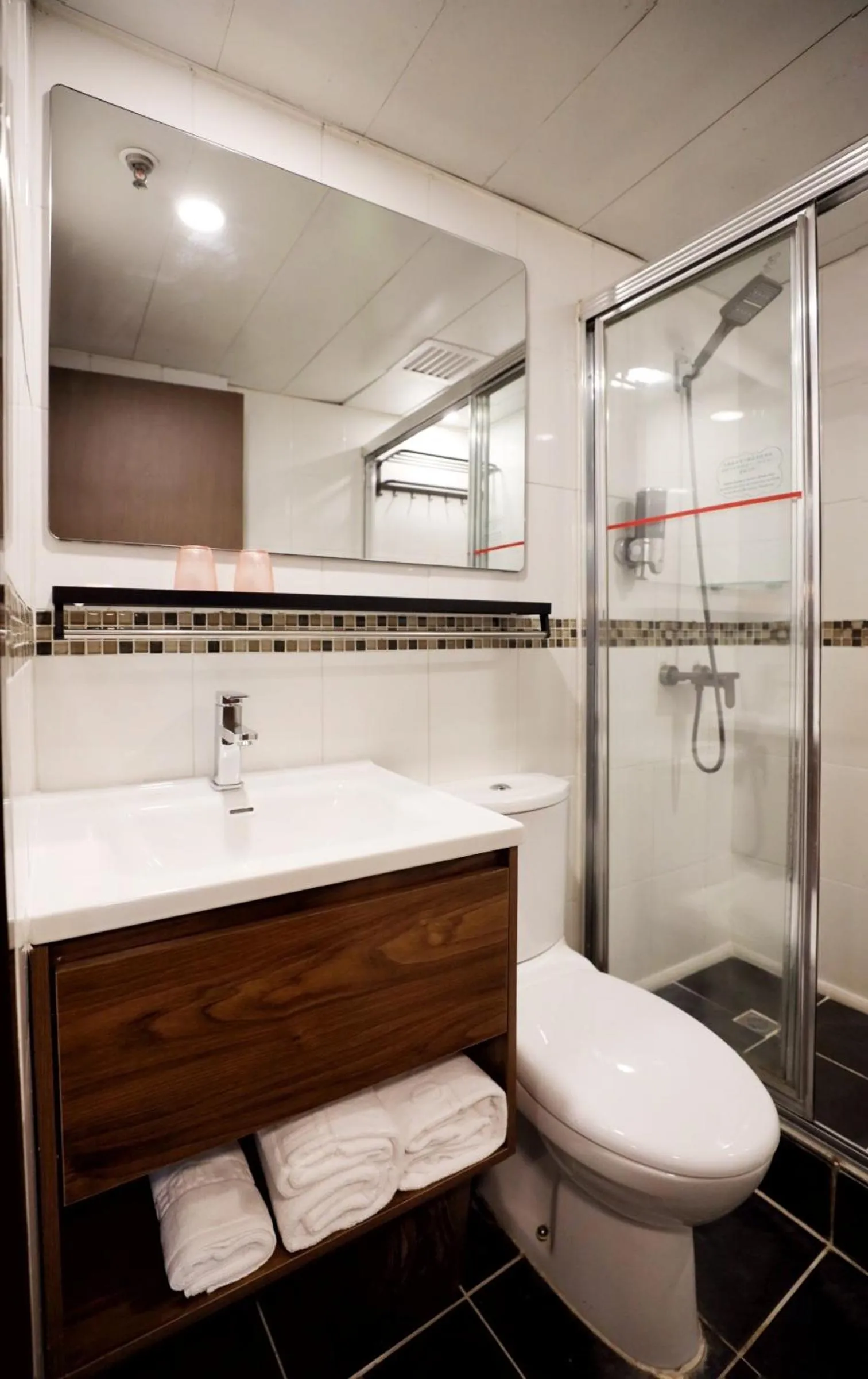 Toilet in The Imperial Hotel