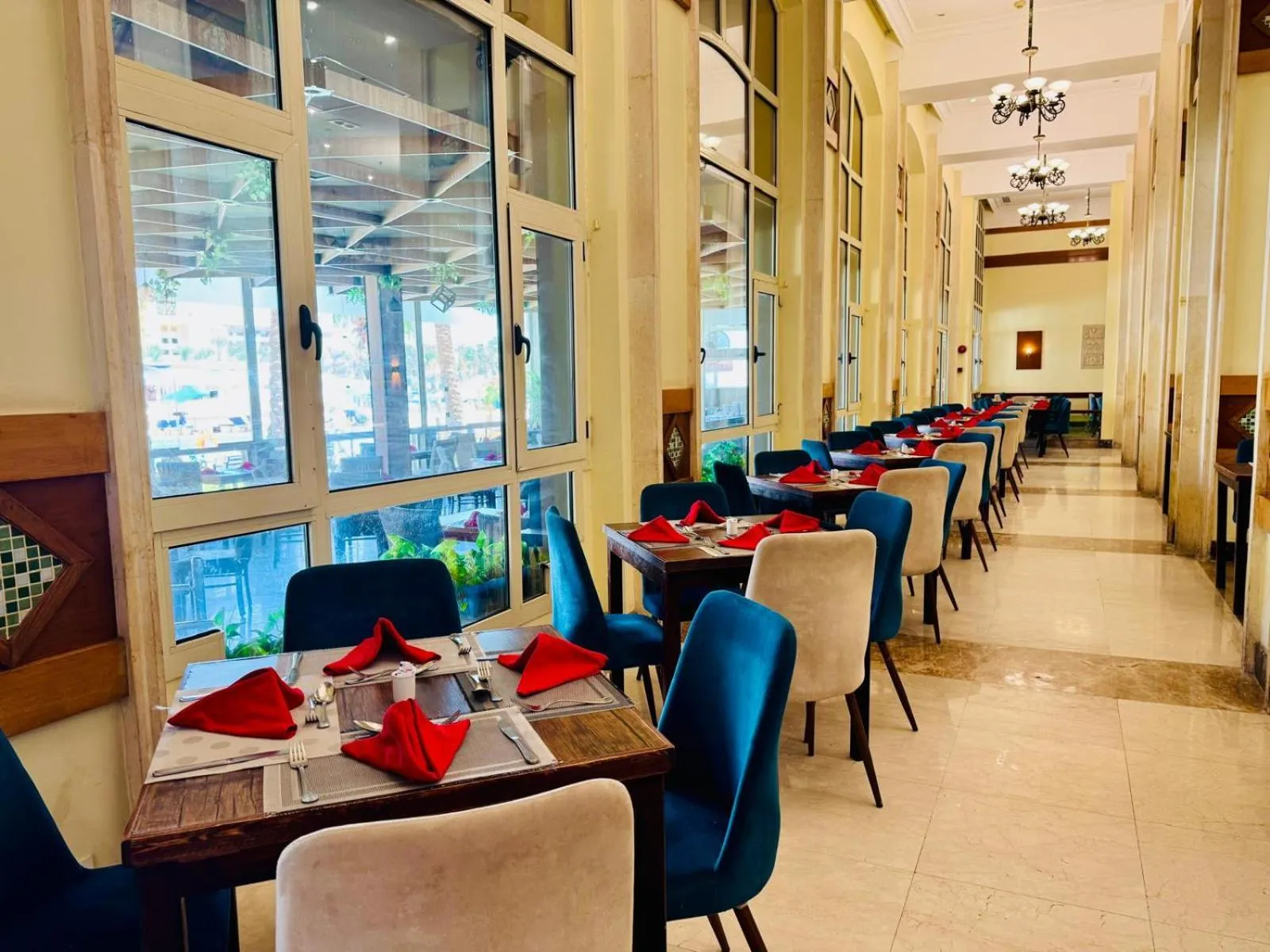 Royal Lagoons Resort & Aqua Park Families and Couples Only