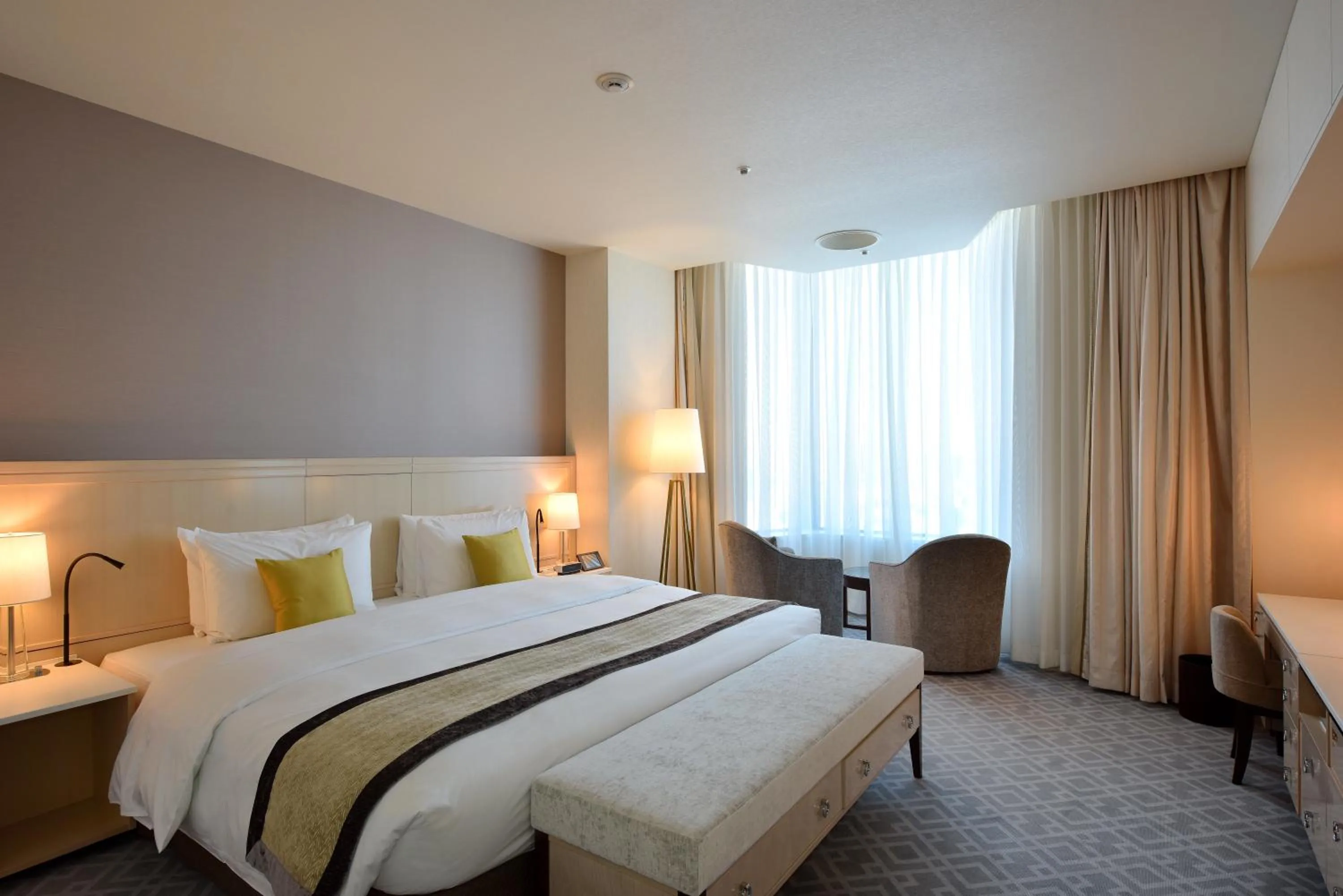 Photo of the whole room, Bed in Imperial Hotel Tokyo