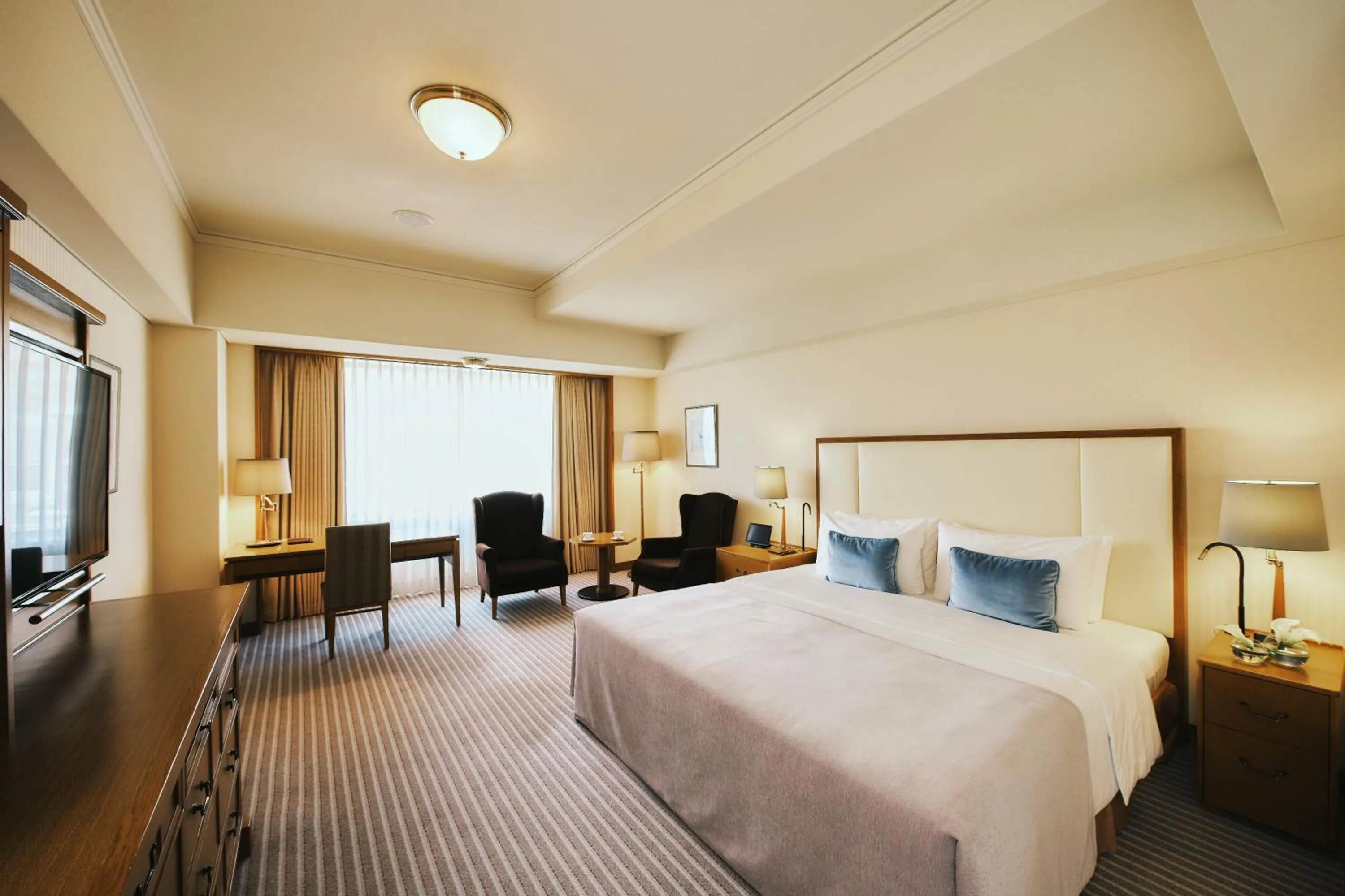 Photo of the whole room, Bed in Imperial Hotel Tokyo