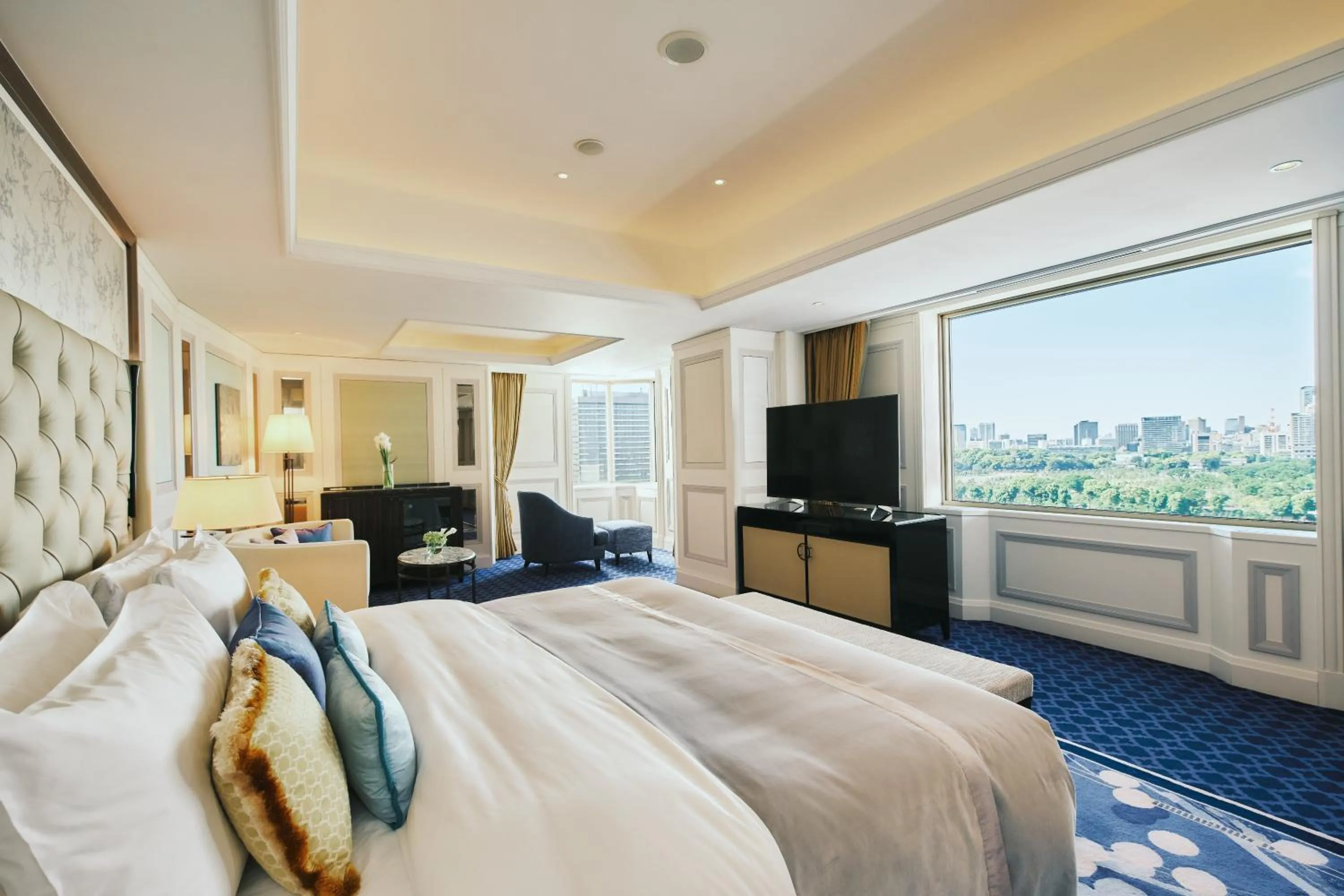 Photo of the whole room, Bed in Imperial Hotel Tokyo