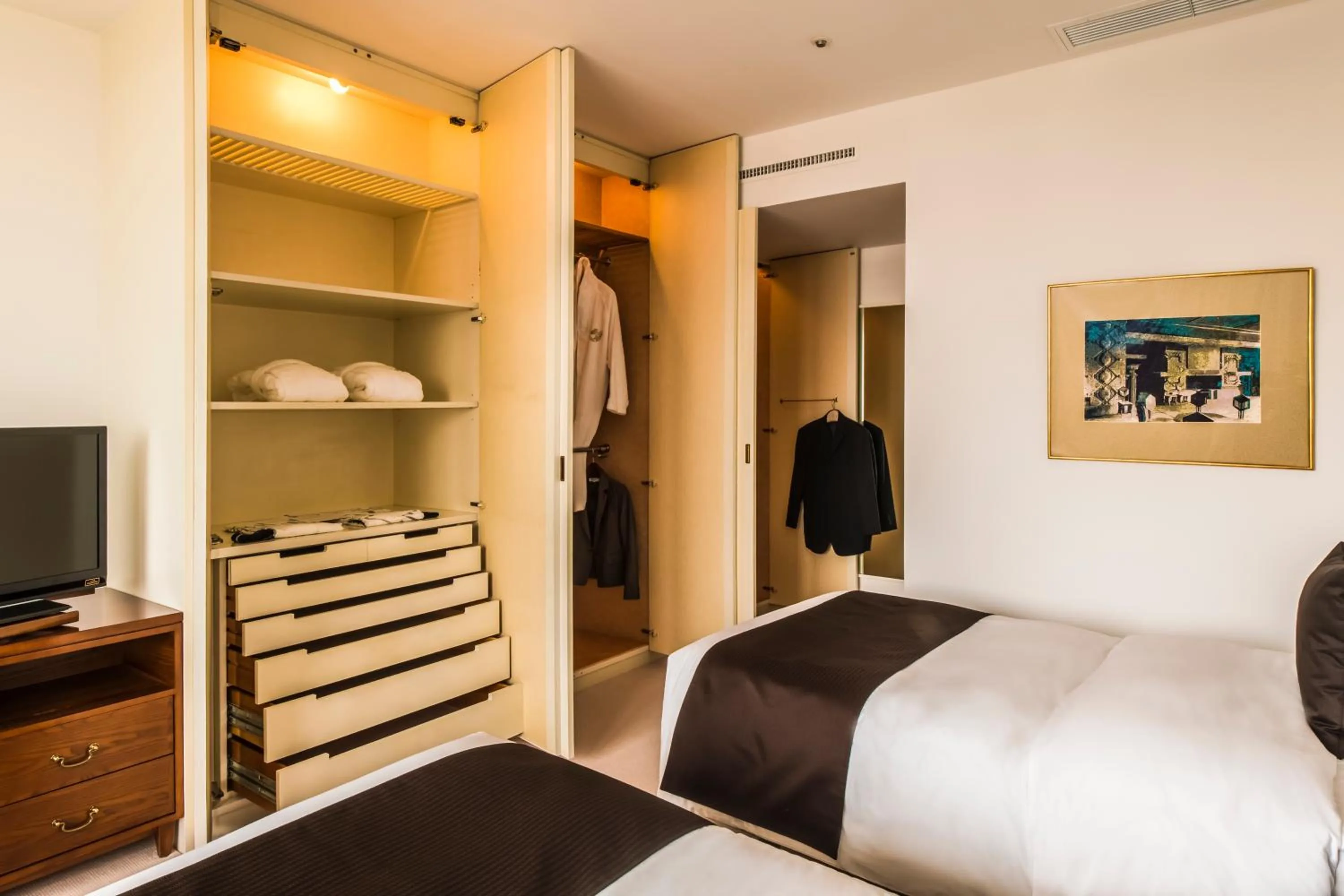 Photo of the whole room, Bed in Imperial Hotel Tokyo