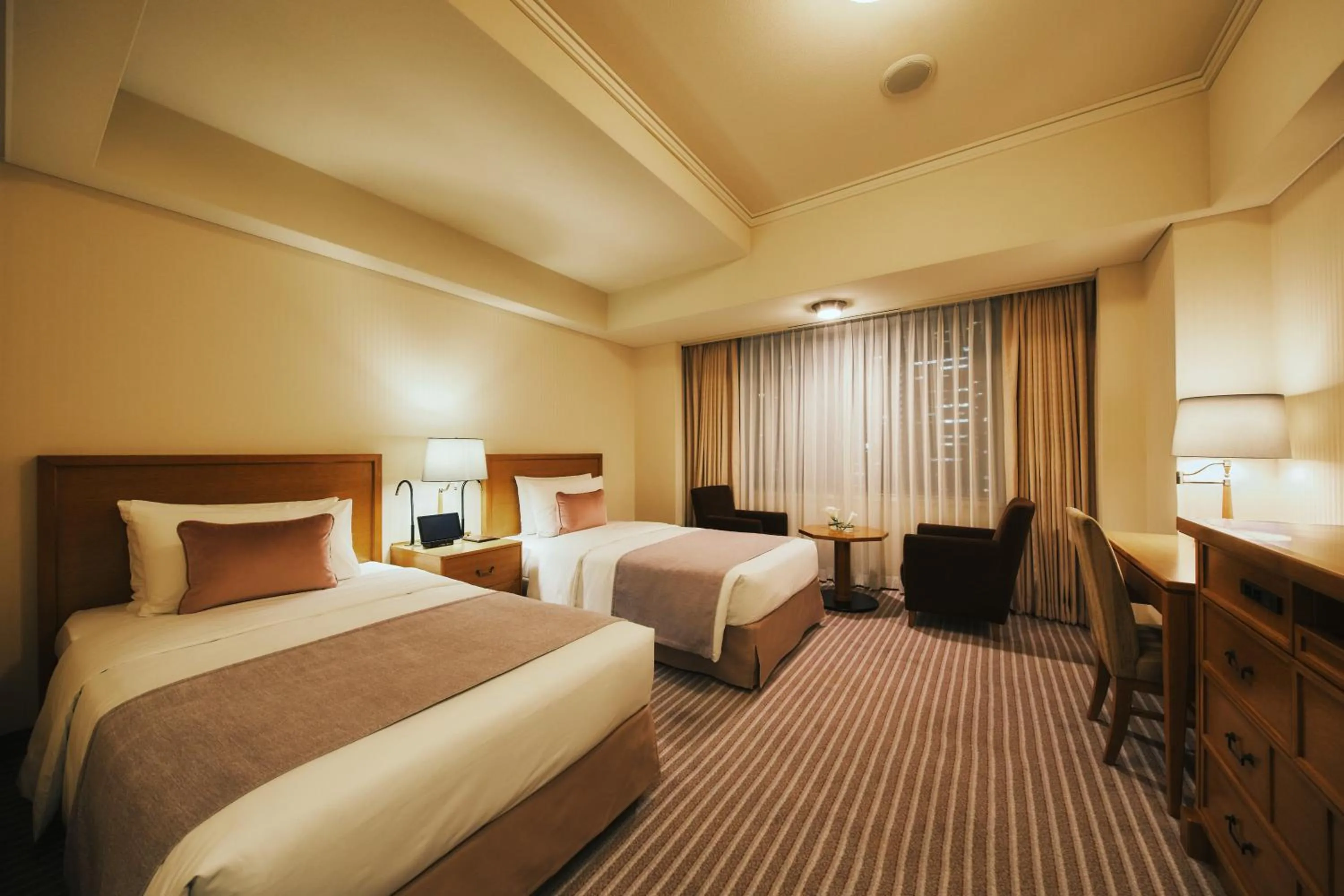 Photo of the whole room, Bed in Imperial Hotel Tokyo