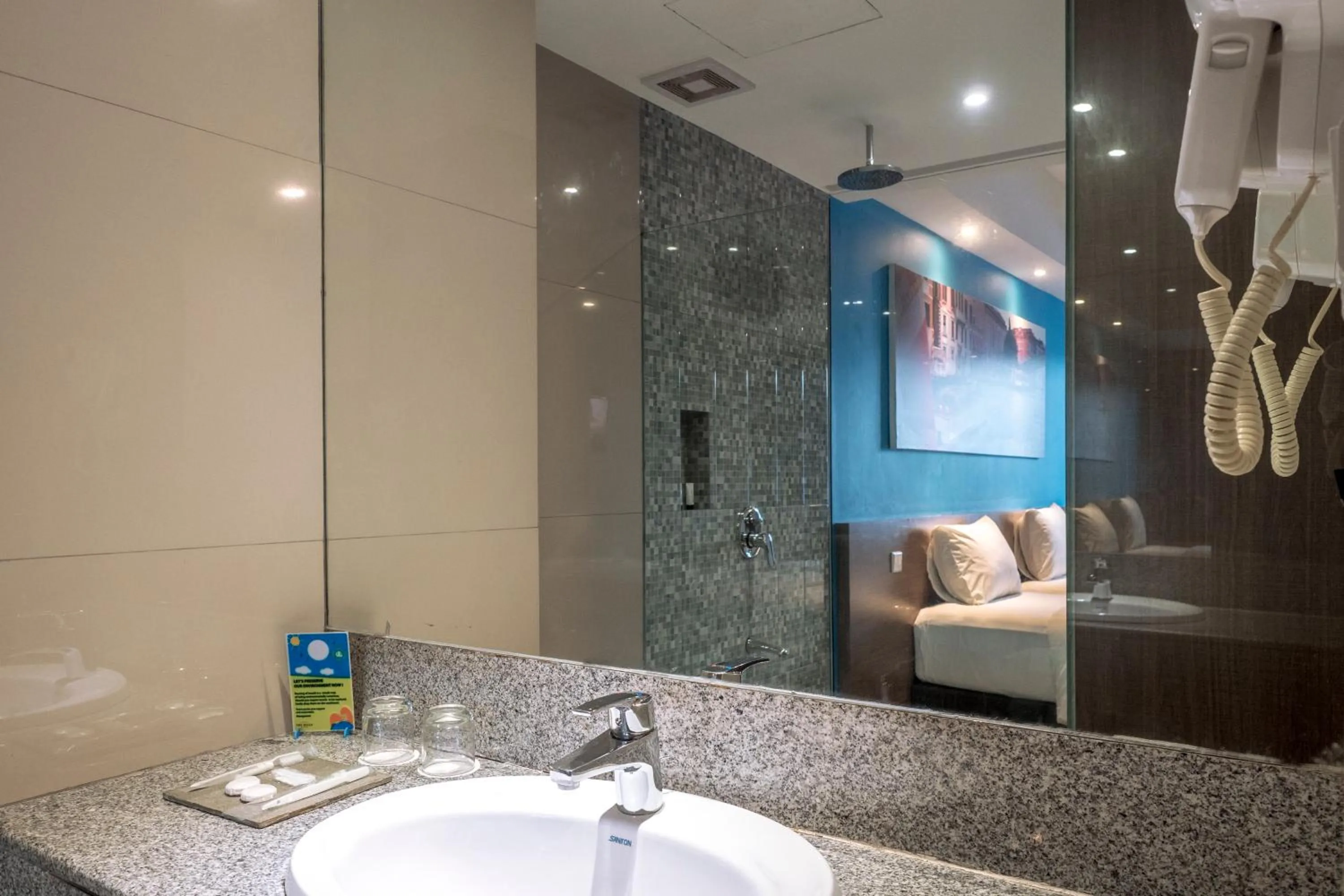 Shower in The Hills Batam