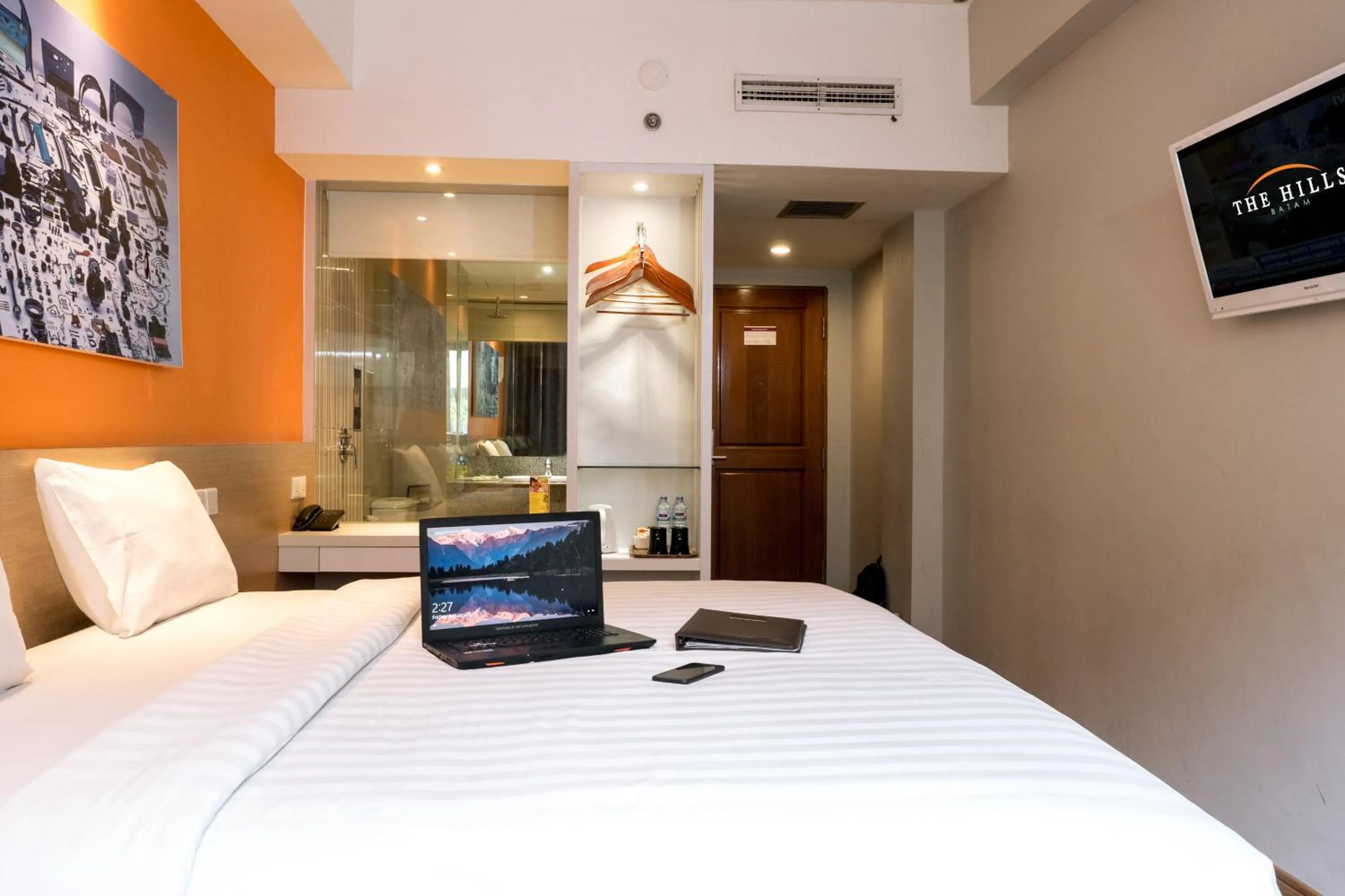 Communal lounge/ TV room, Bed in The Hills Batam