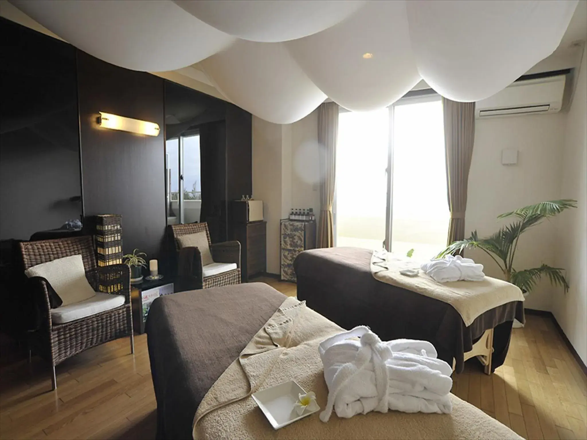 Massage, Bed in Cypress Resort Kumejima Massage, Bed in Cypress Resort Kumejima