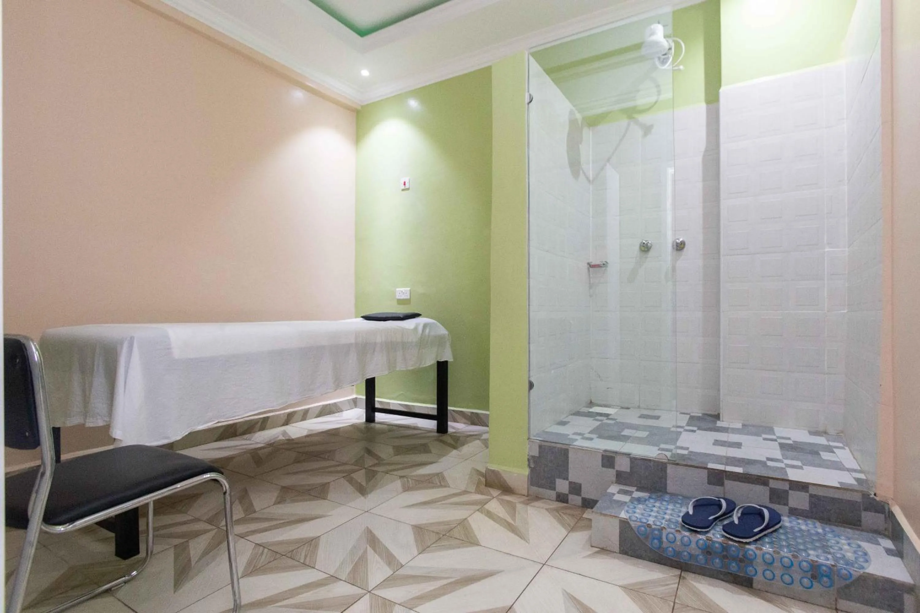 Massage, Bed in Impala Hotel Parklands