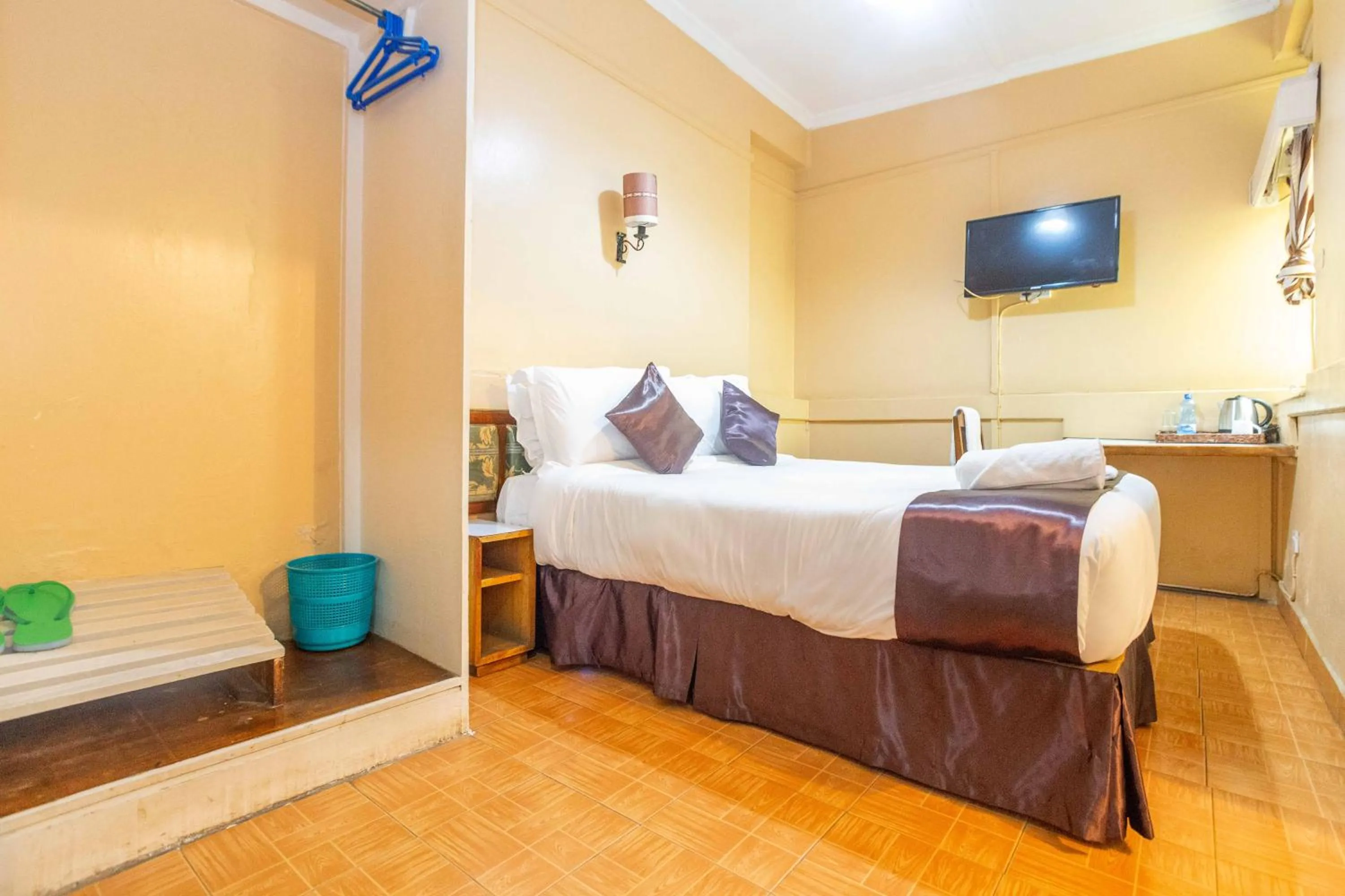 Bedroom, Bed in Impala Hotel Parklands