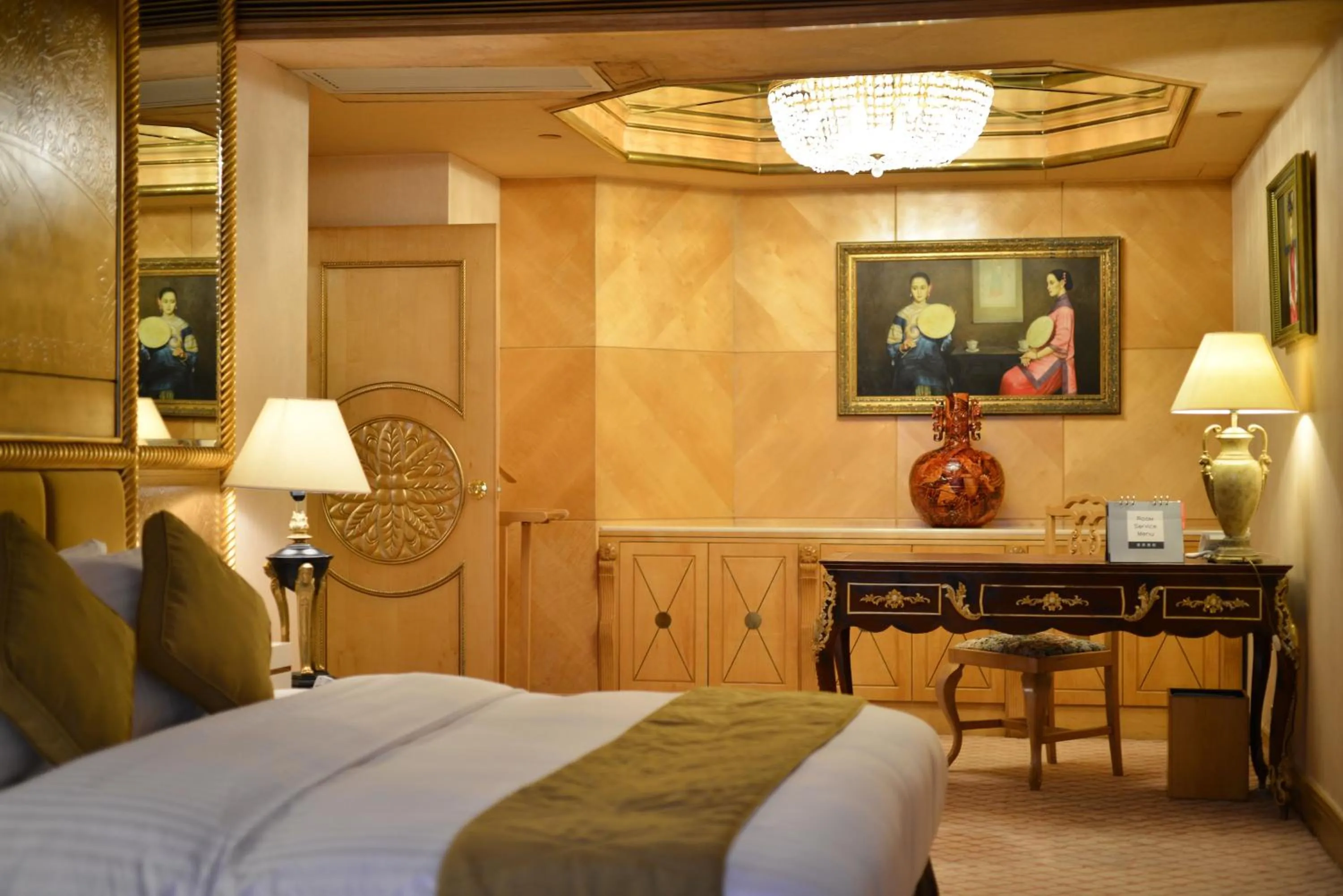 Bed in Regal Hongkong Hotel