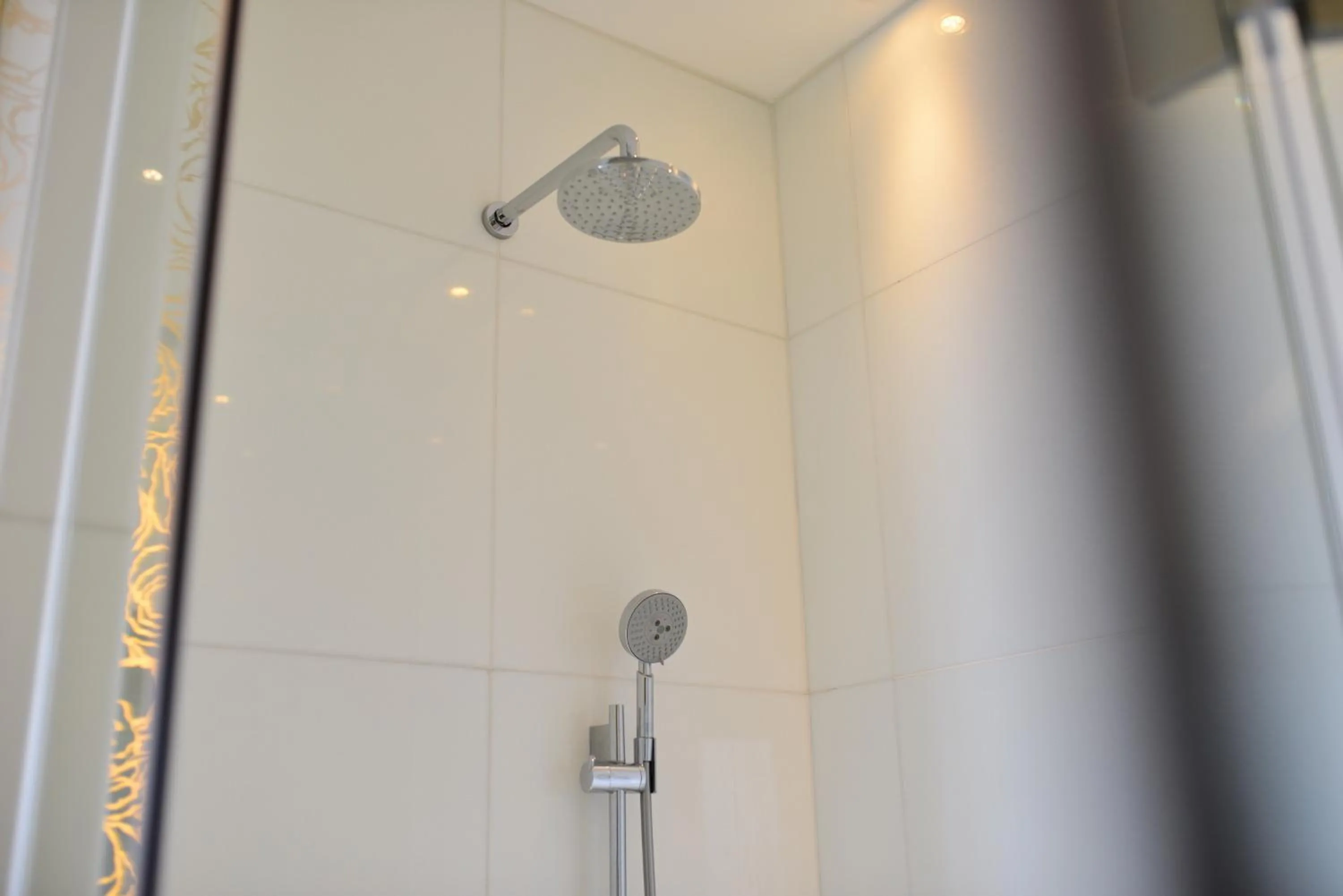 Shower in Regal Hongkong Hotel