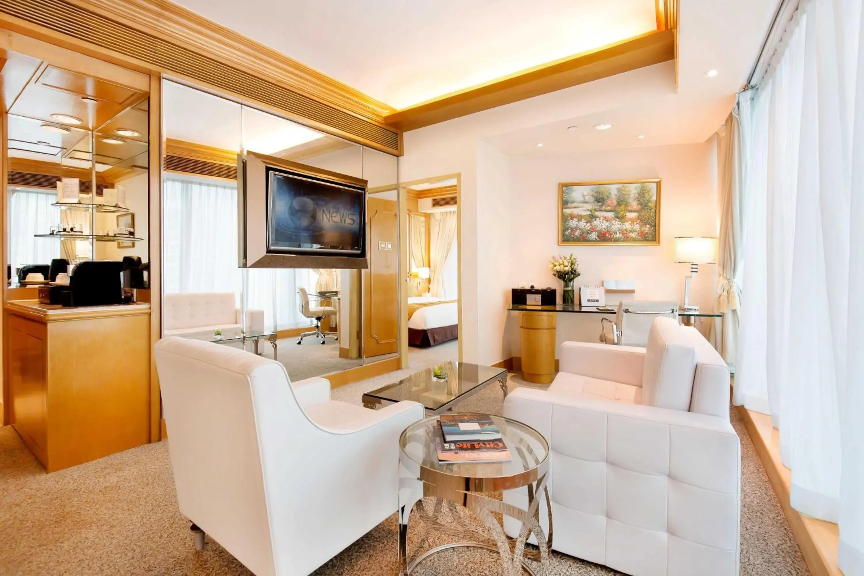 Living room in Regal Hongkong Hotel Living room in Regal Hongkong Hotel