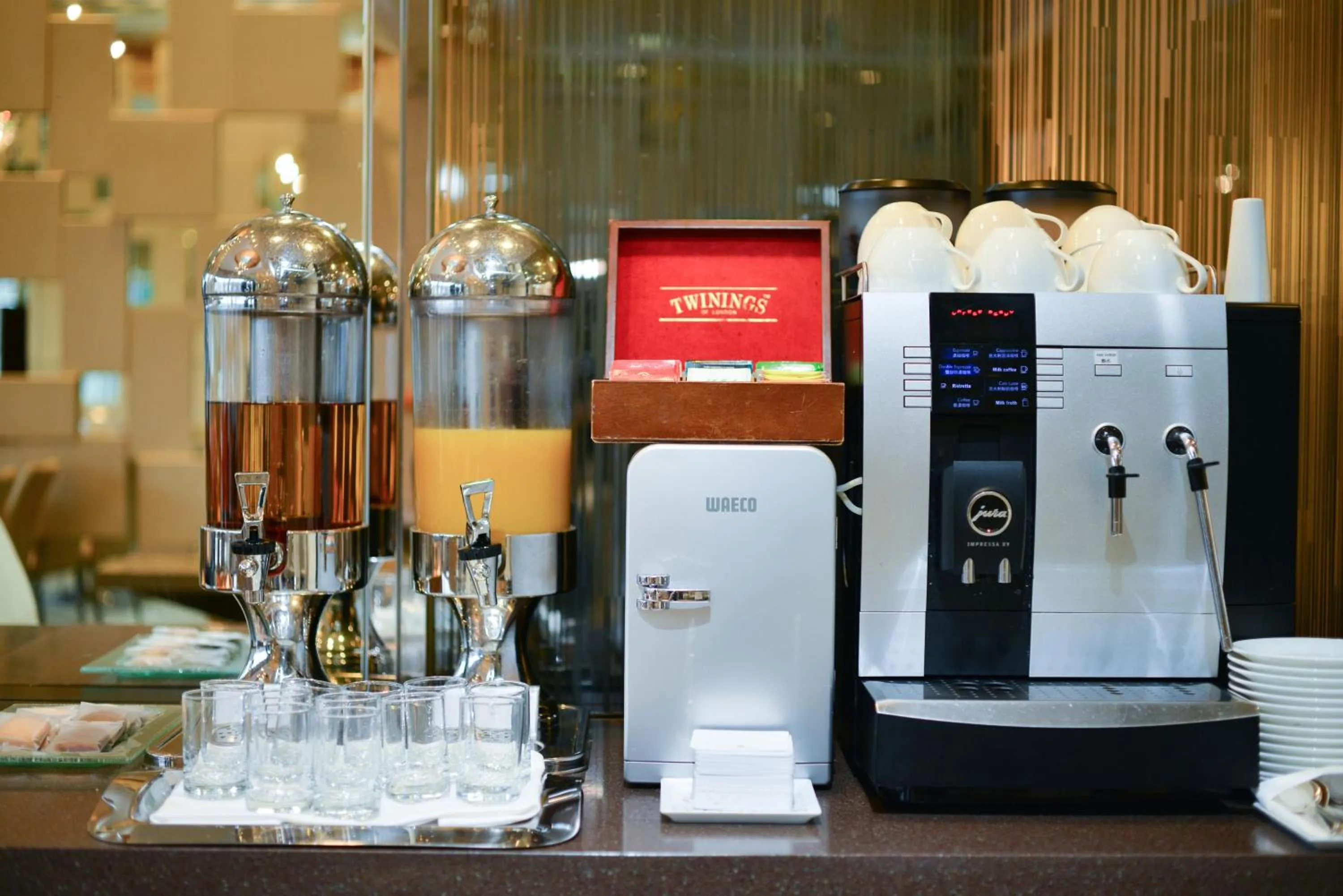 Lounge or bar in Regal Hongkong Hotel