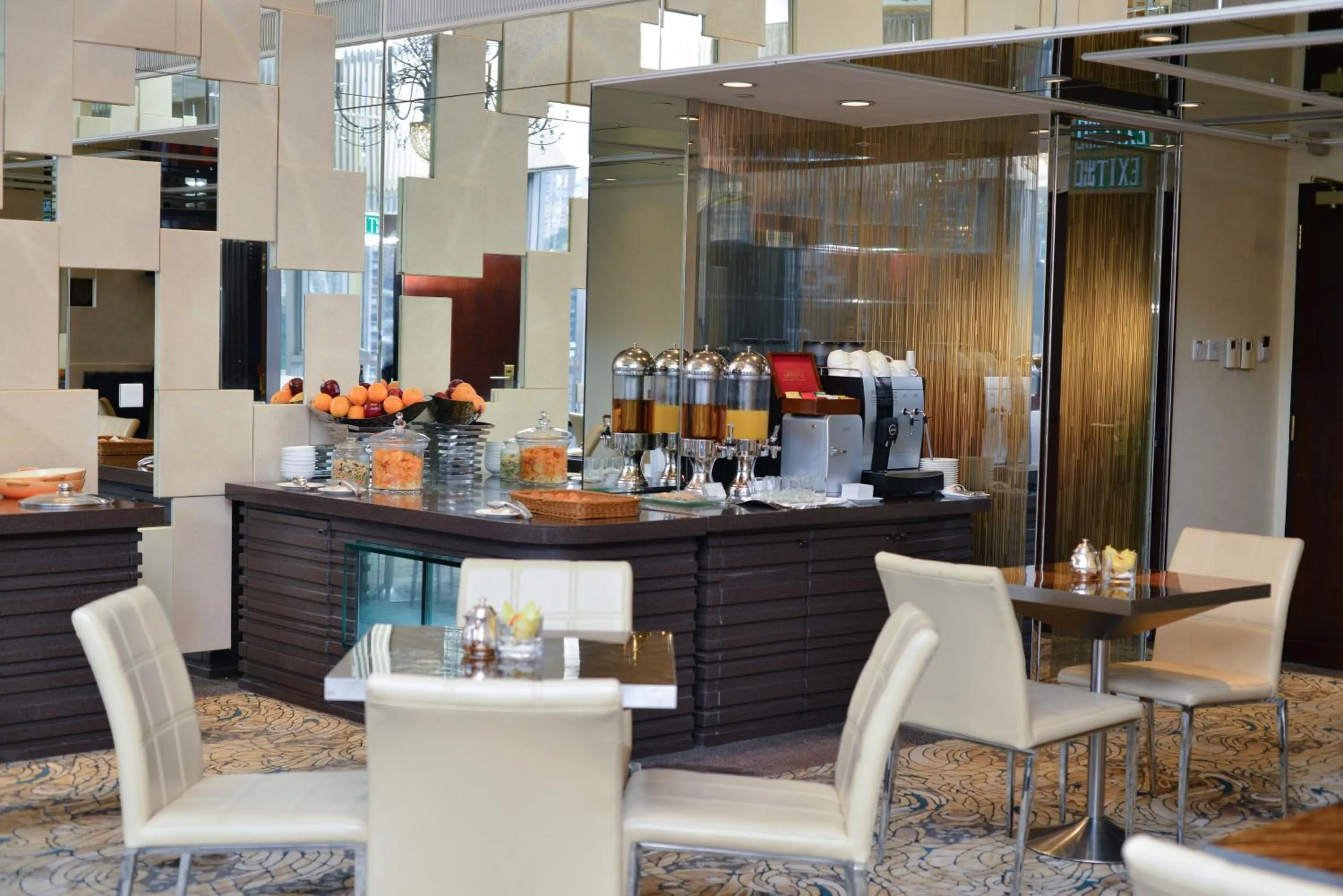 Lounge or bar in Regal Hongkong Hotel