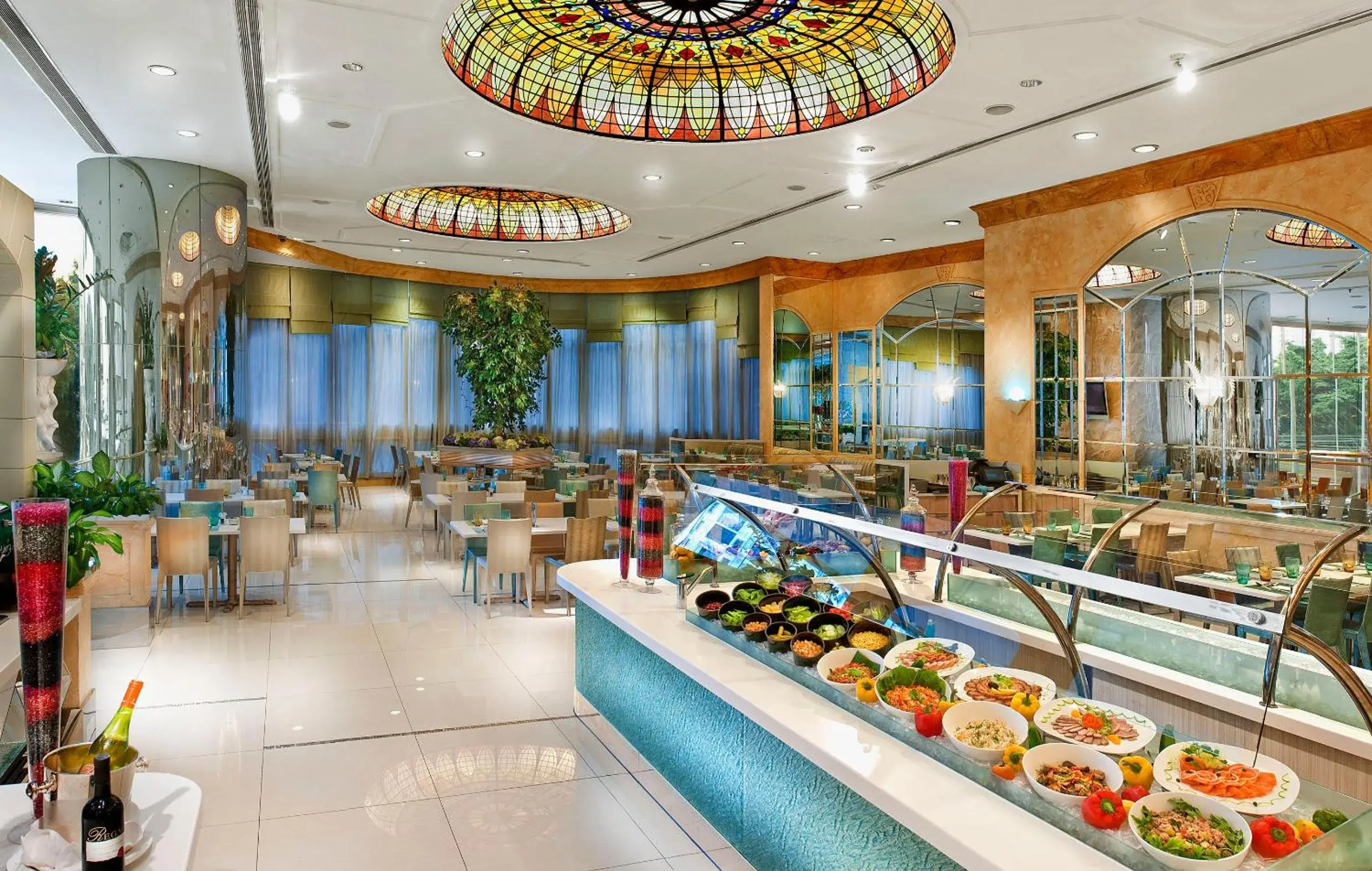 Restaurant/places to eat in Regal Hongkong Hotel Restaurant/places to eat in Regal Hongkong Hotel