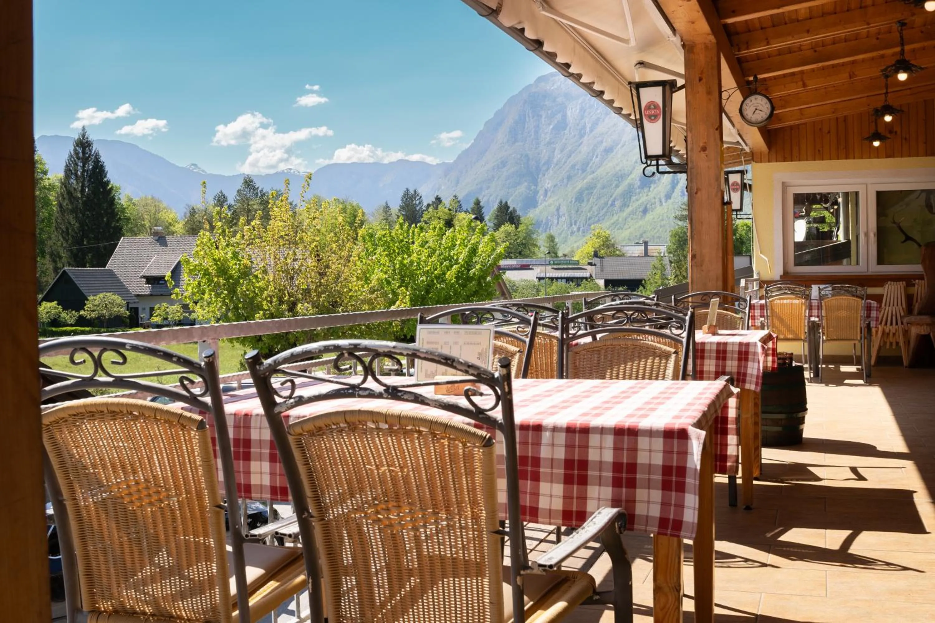 Restaurant/places to eat in Penzion Rožič
