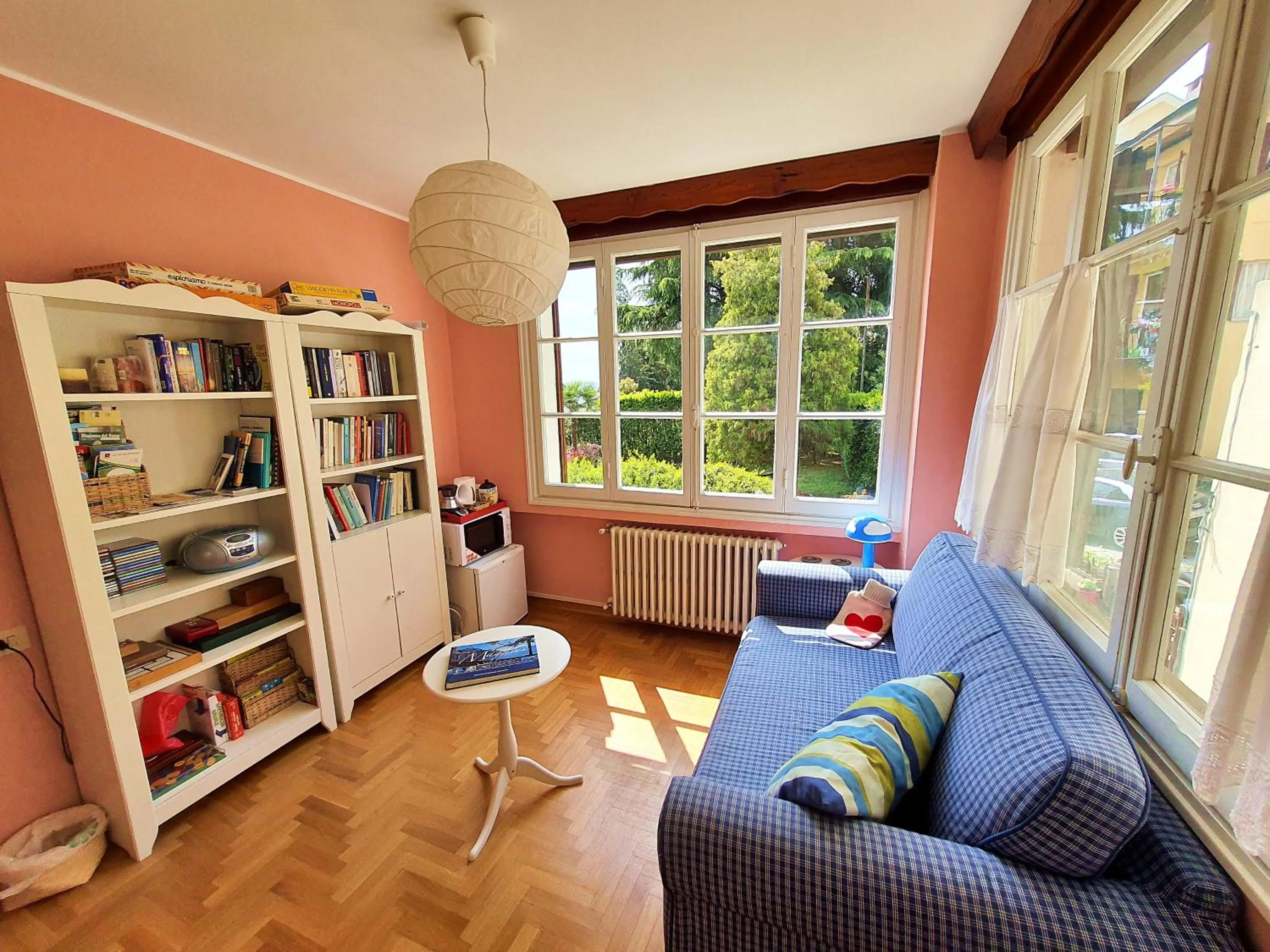 Communal lounge/ TV room in Villanuvola