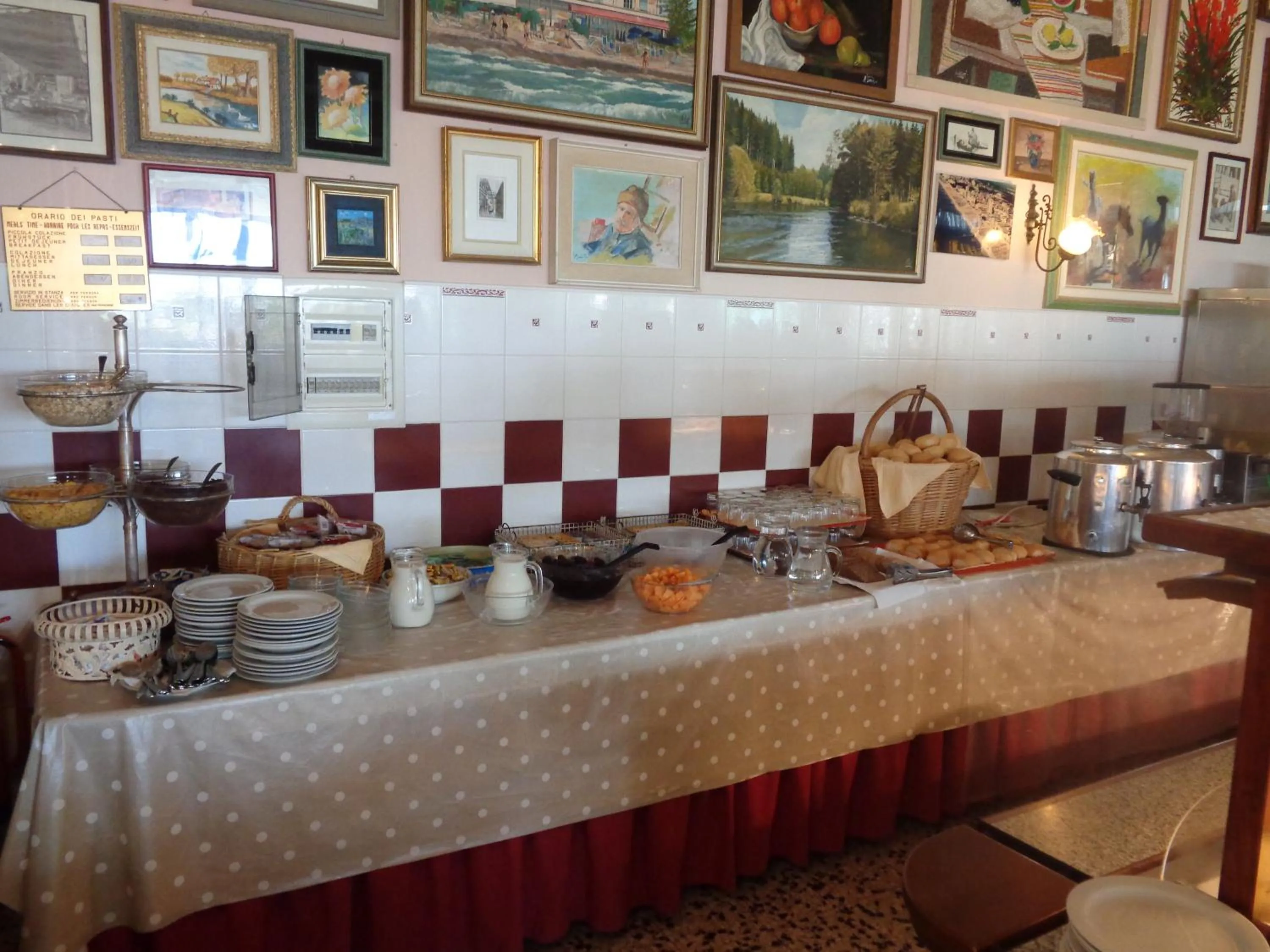 Restaurant/places to eat in Hotel Continental