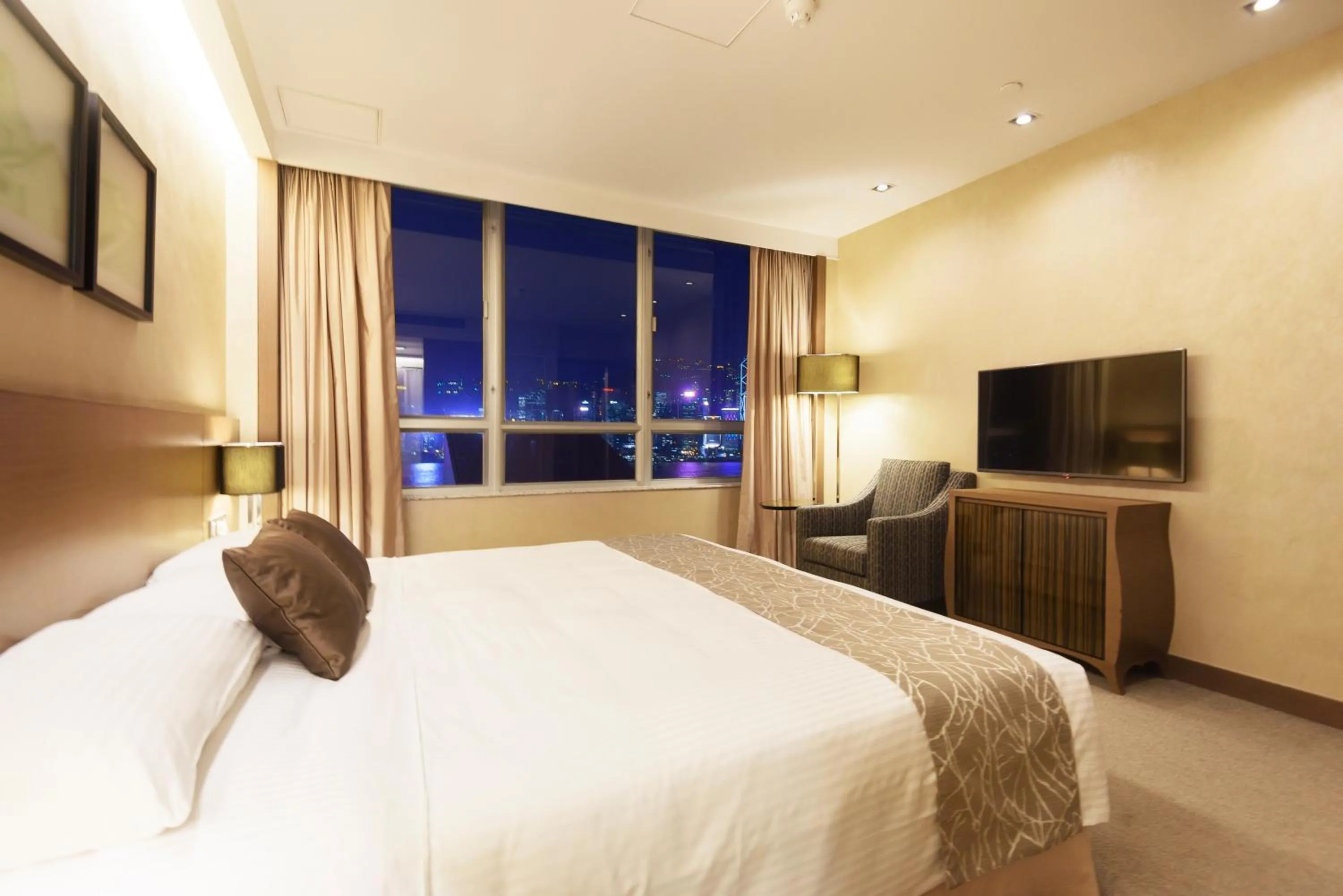 Bed in The Salisbury - YMCA of Hong Kong