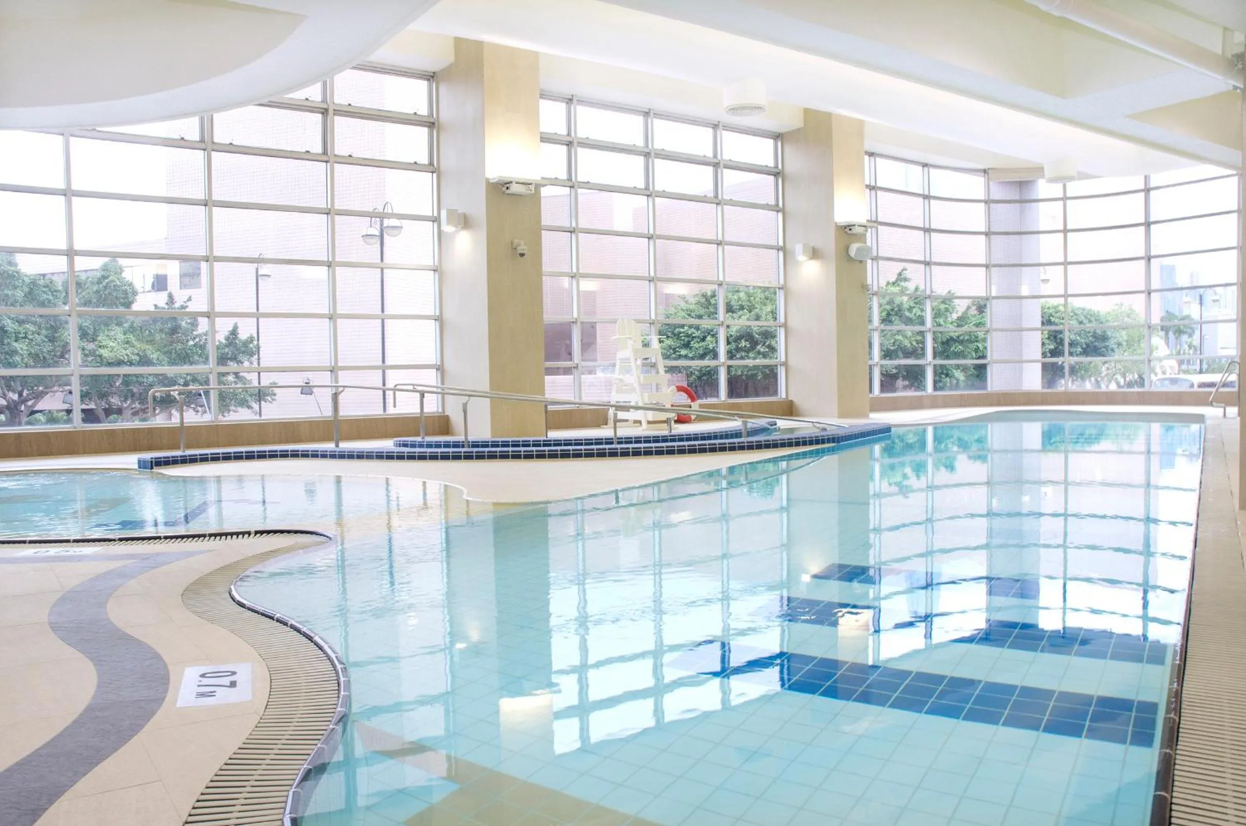 Swimming pool in The Salisbury - YMCA of Hong Kong