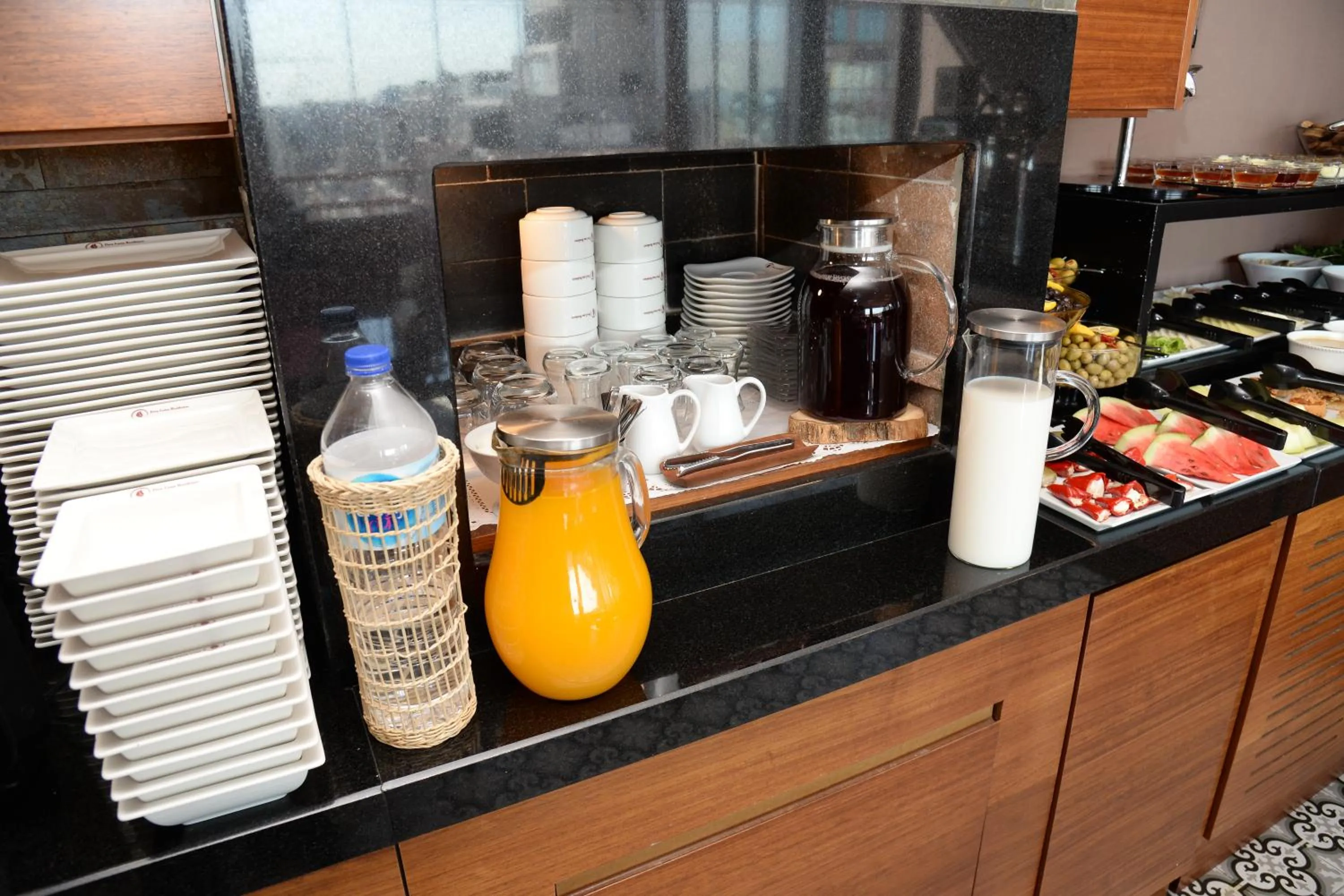 Coffee/tea facilities in Pera Luna Residence