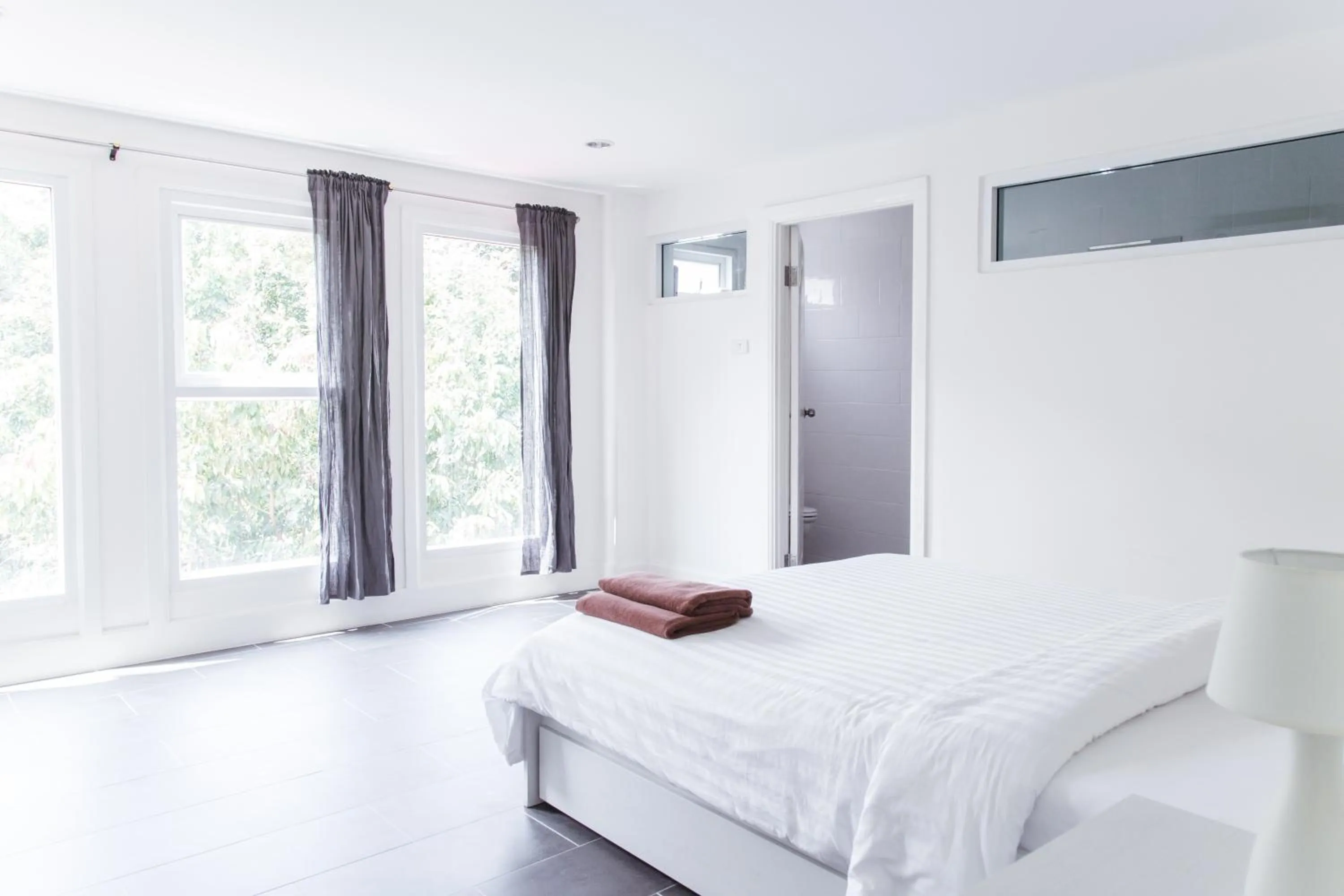 Photo of the whole room, Bed in Pandora