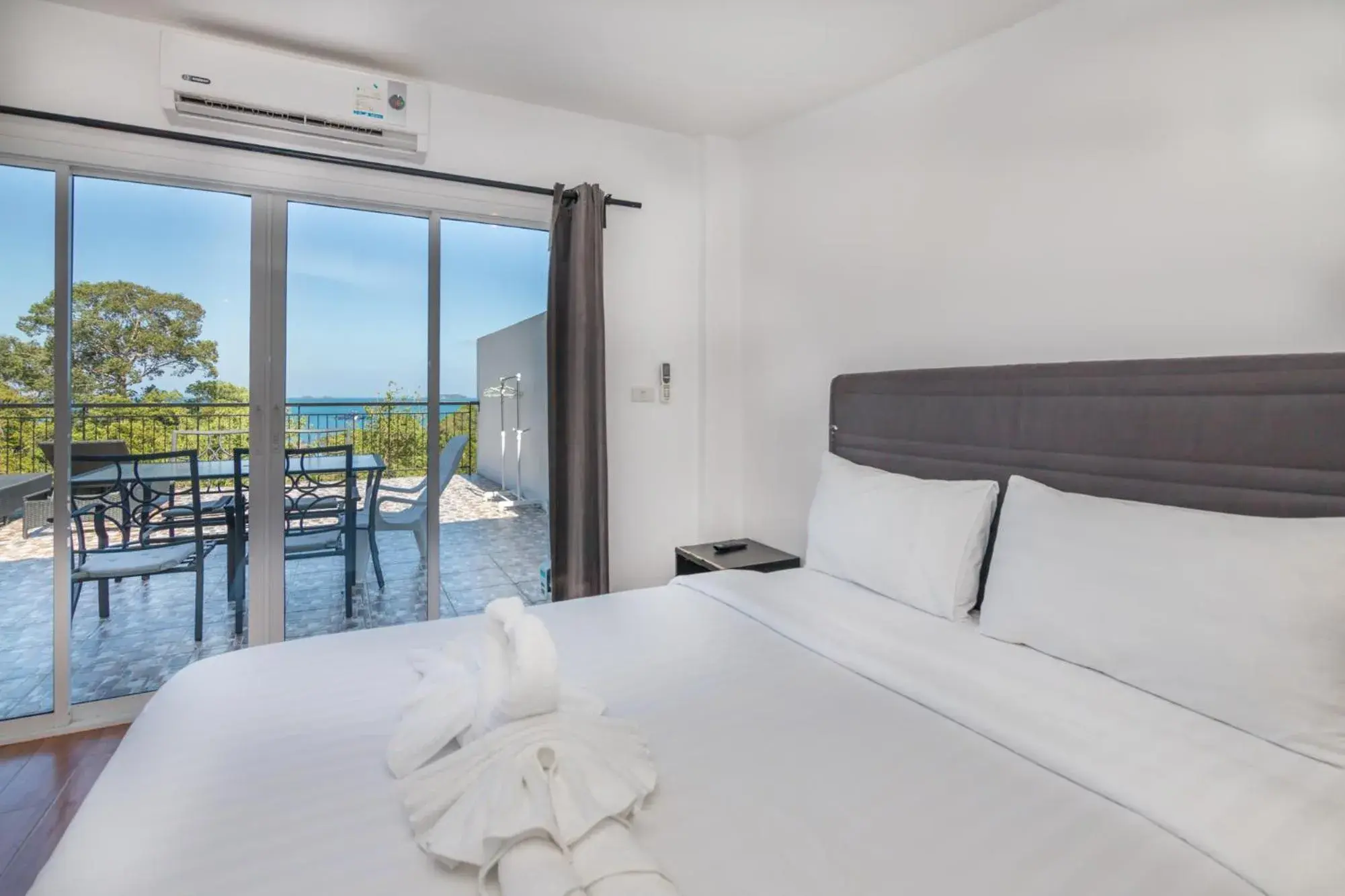 Bedroom, Bed in Pandora Bedroom, Bed in Pandora