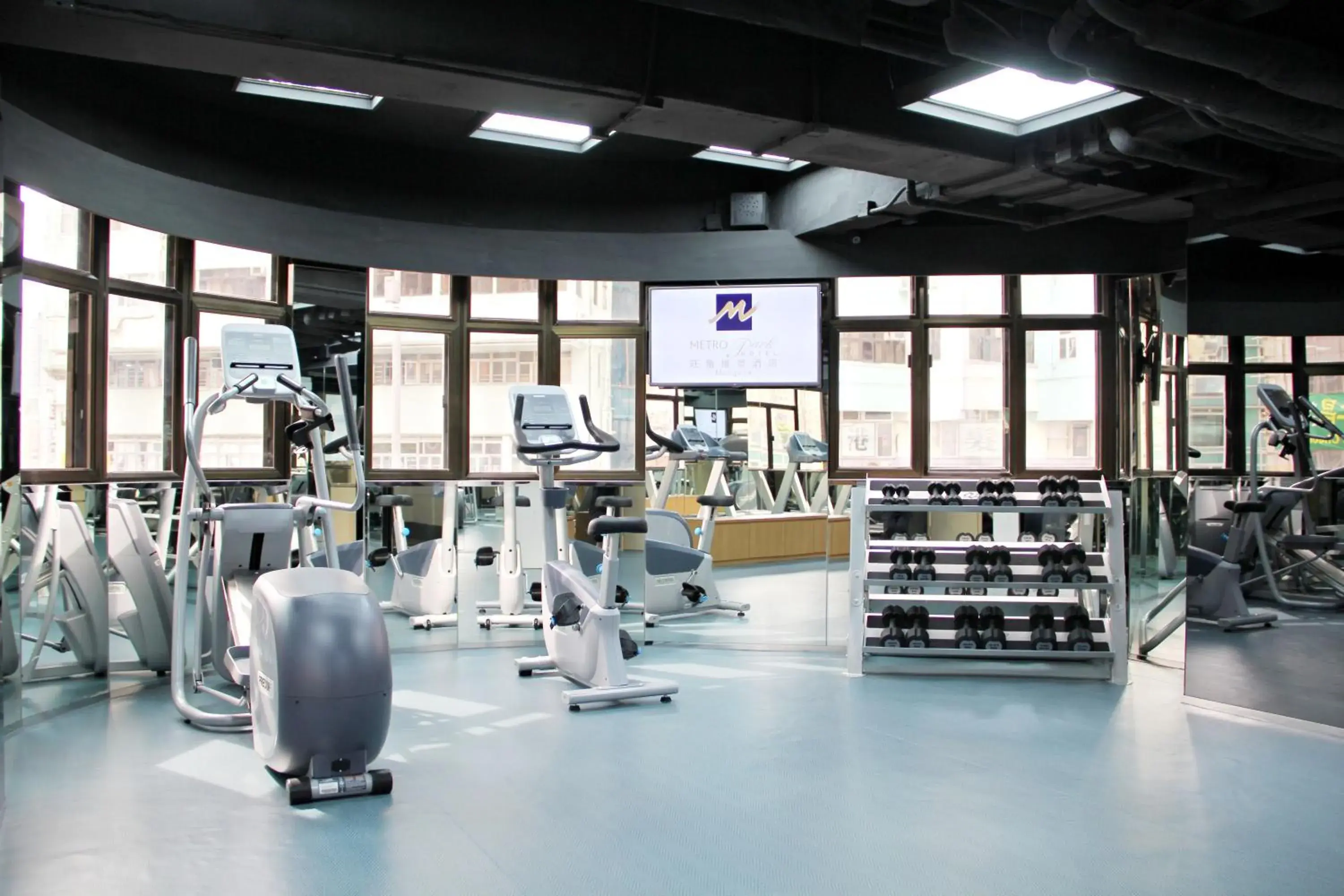Fitness centre/facilities in Metropark Hotel Mongkok Fitness centre/facilities in Metropark Hotel Mongkok