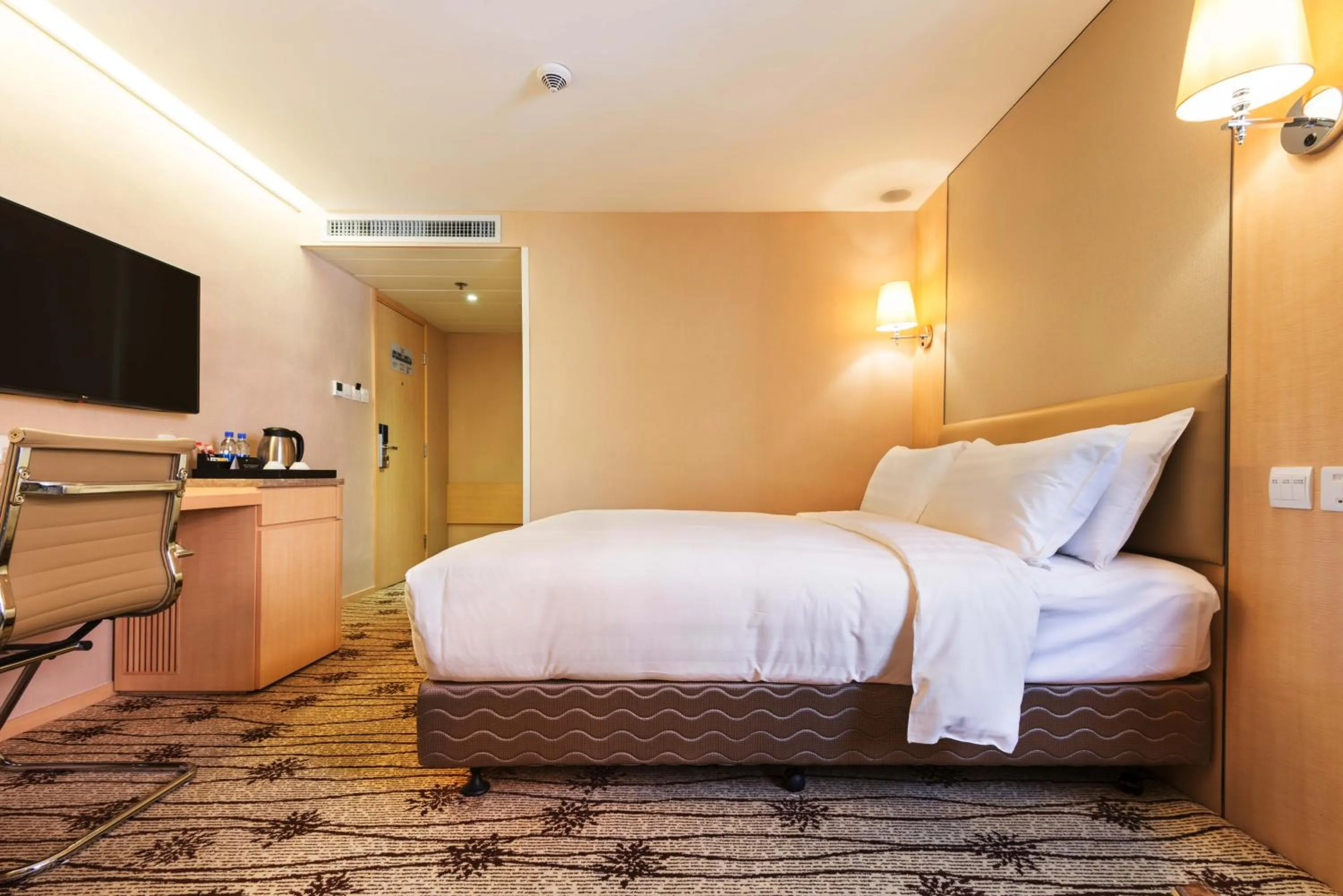 Decorative detail, Bed in Metropark Hotel Mongkok