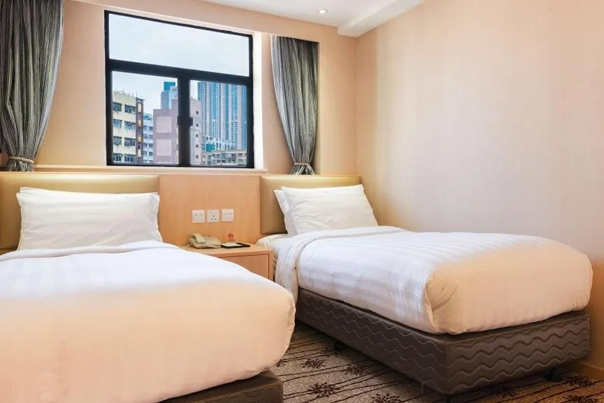 Bed in Metropark Hotel Mongkok
