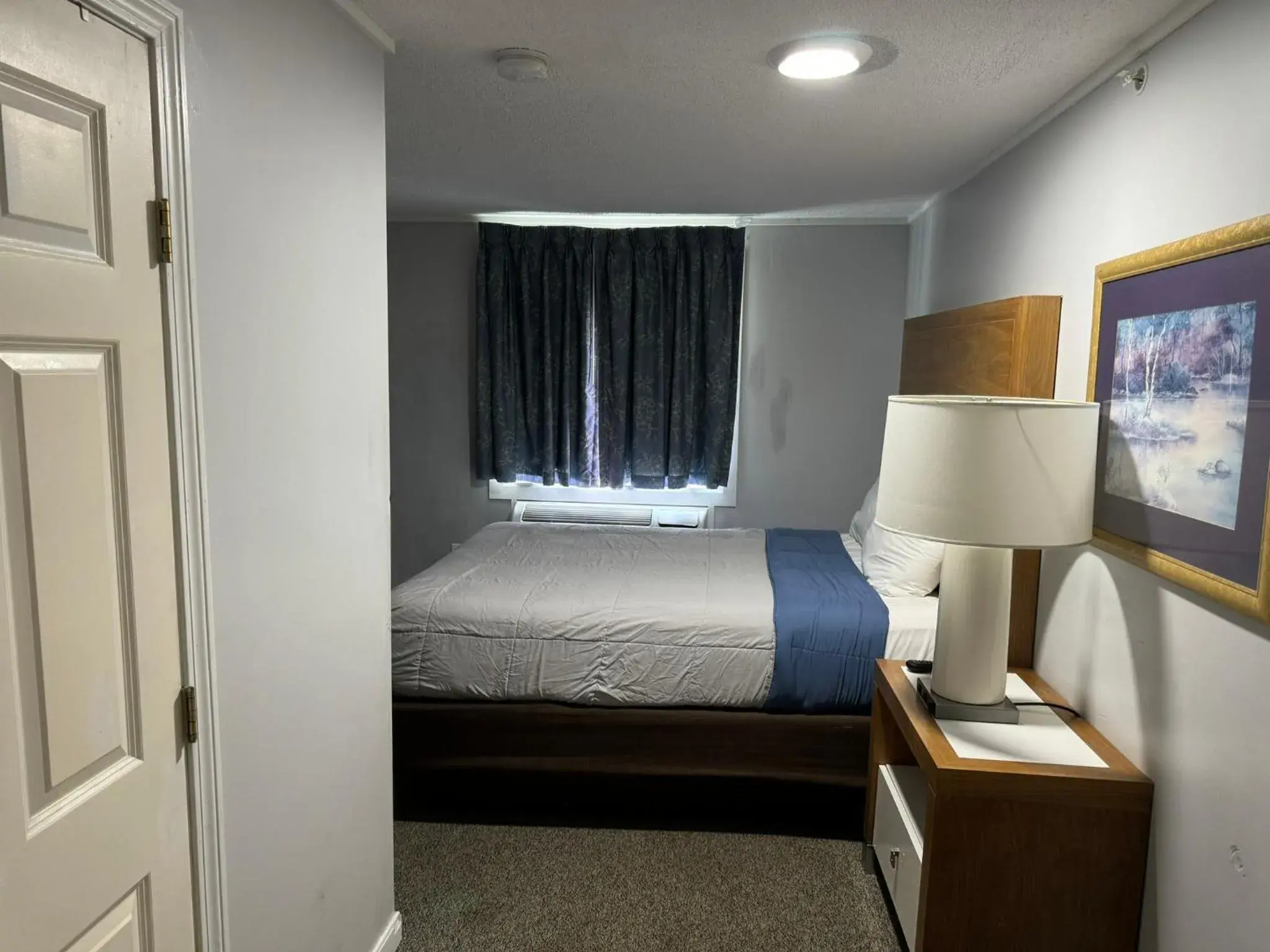 Bed in Winnisquam Lake Inn Bed in Winnisquam Lake Inn