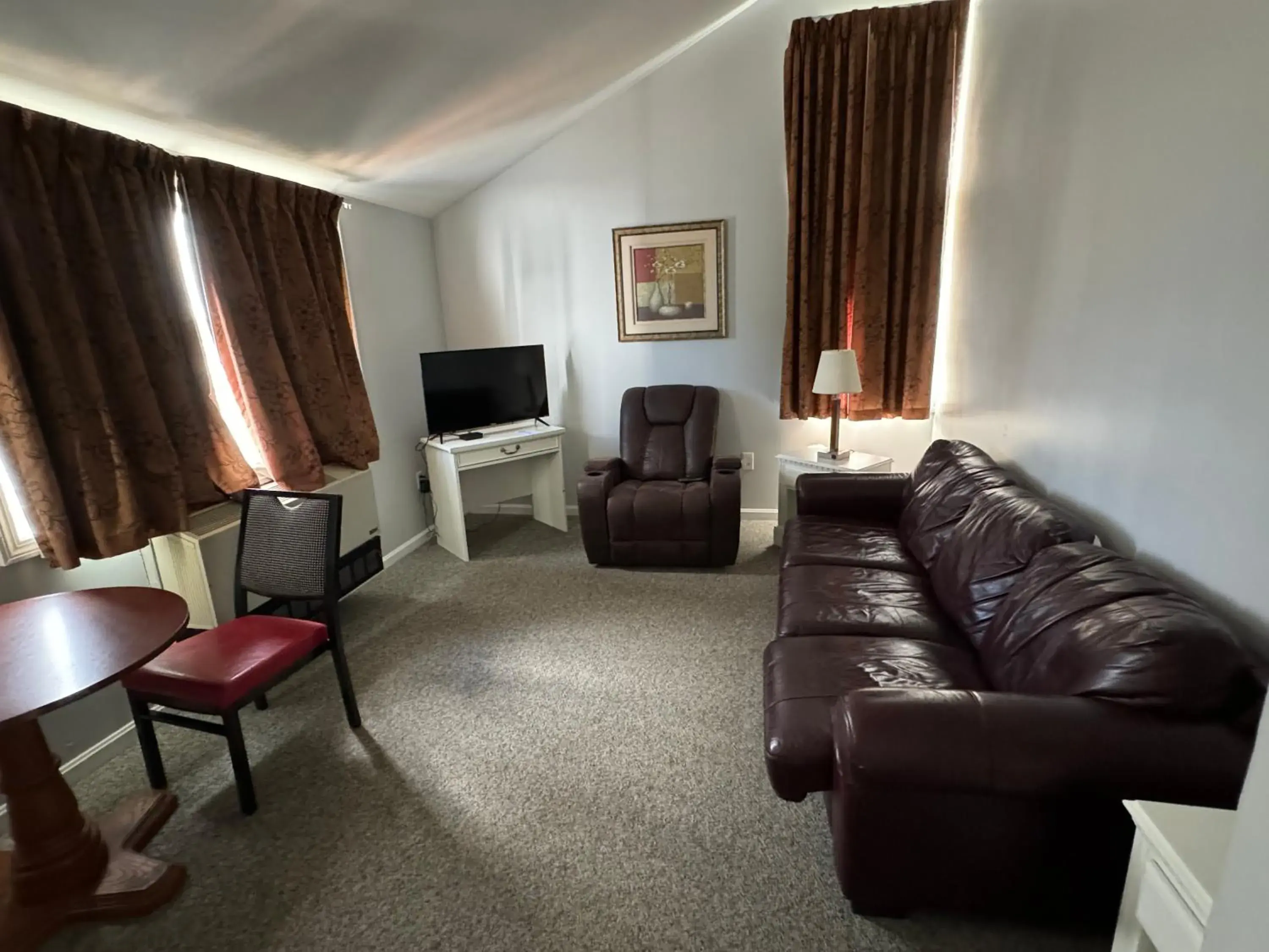 King Studio with Sofa Bed in Winnisquam Lake Inn King Studio with Sofa Bed in Winnisquam Lake Inn